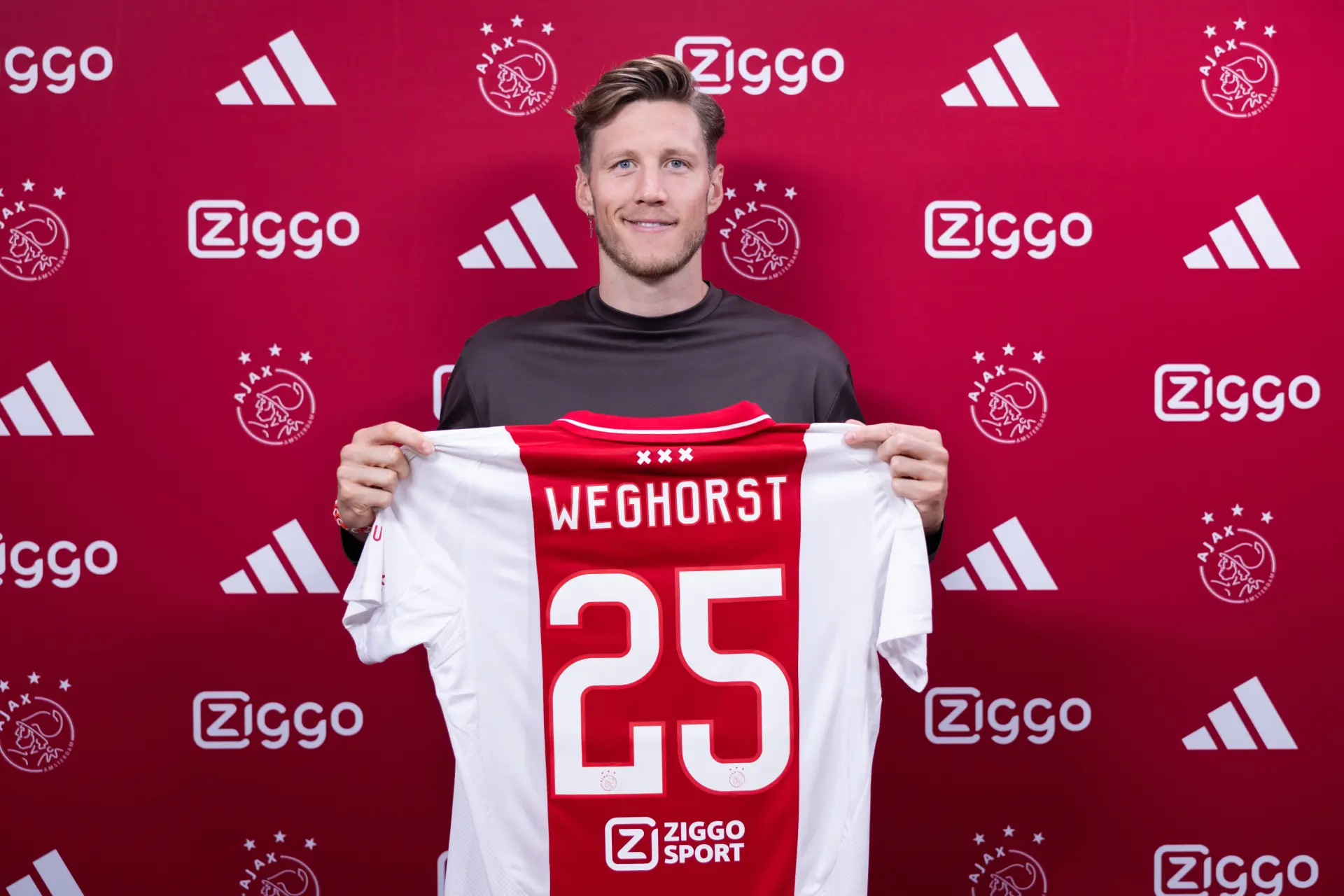 Ajax bevestigt transfer Weghorst; Oranje-international tekent tot medio 2026