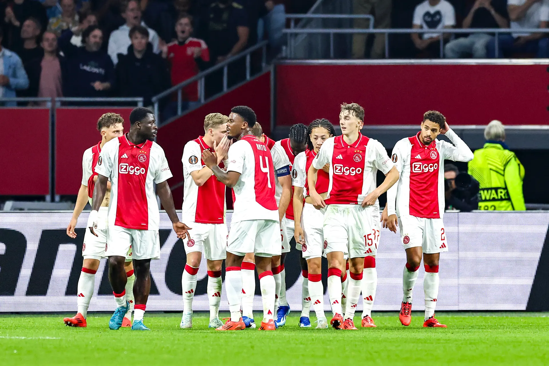 Kranten loven gretig Ajax: 'Selectie straalt eendracht, plezier en zin om te voetballen uit'