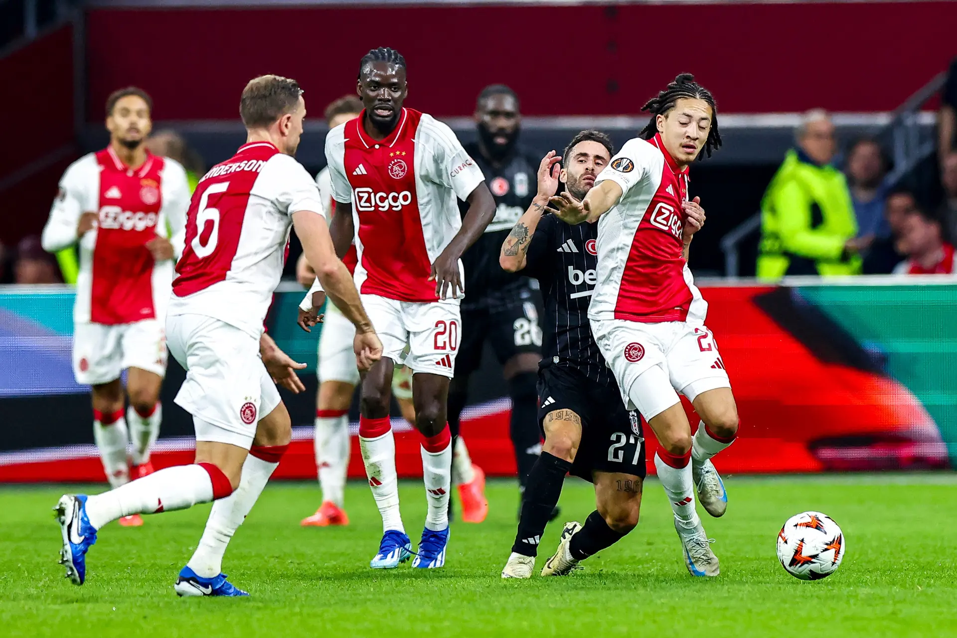 Turkse kranten spreken van nachtmerrie tegen Ajax: 'Een veertigjarige keeper en wat jonge spelers'