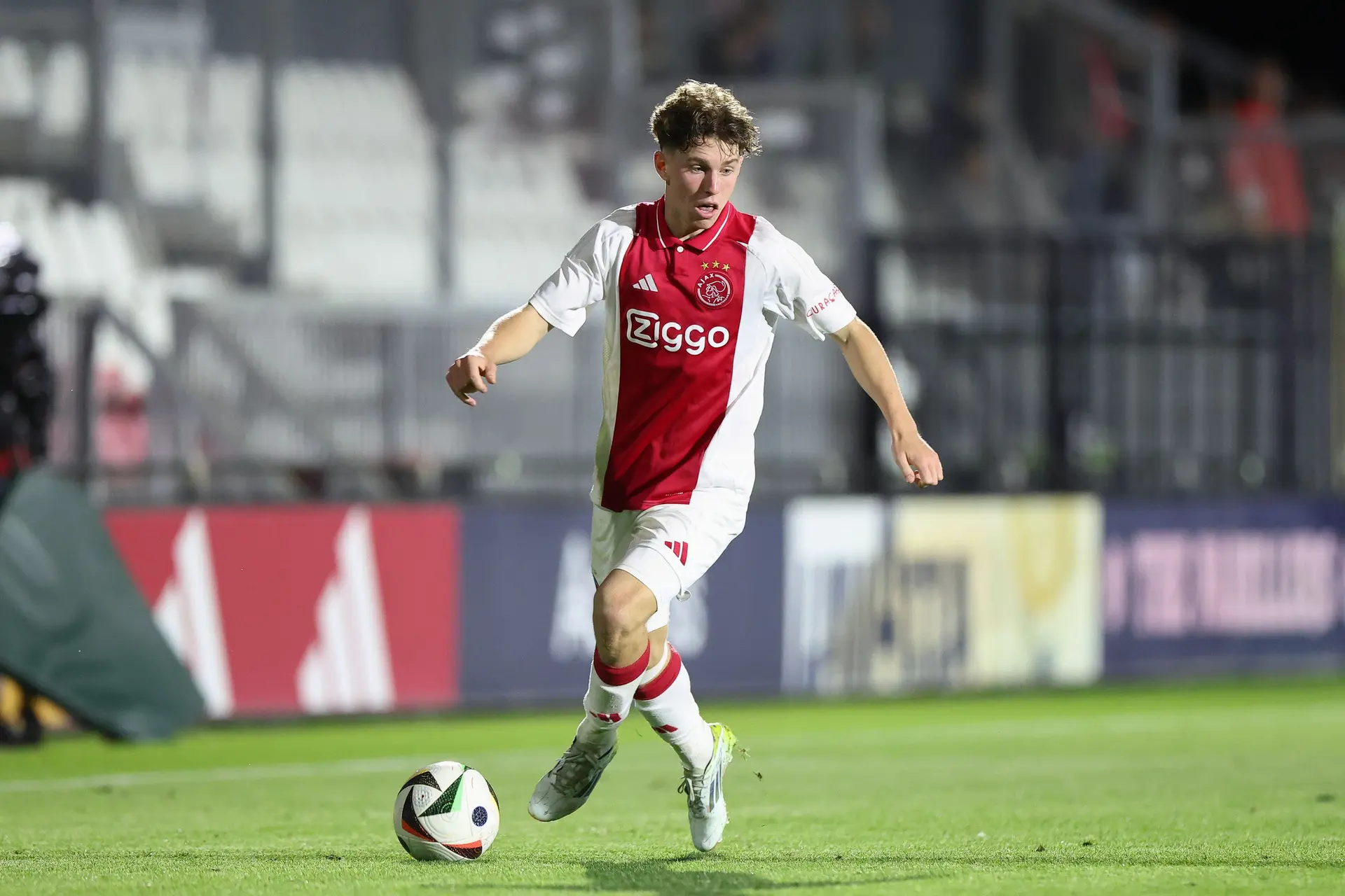 Rondom Ajax: Faberski kampt met heupklachten, ernst nog onbekend