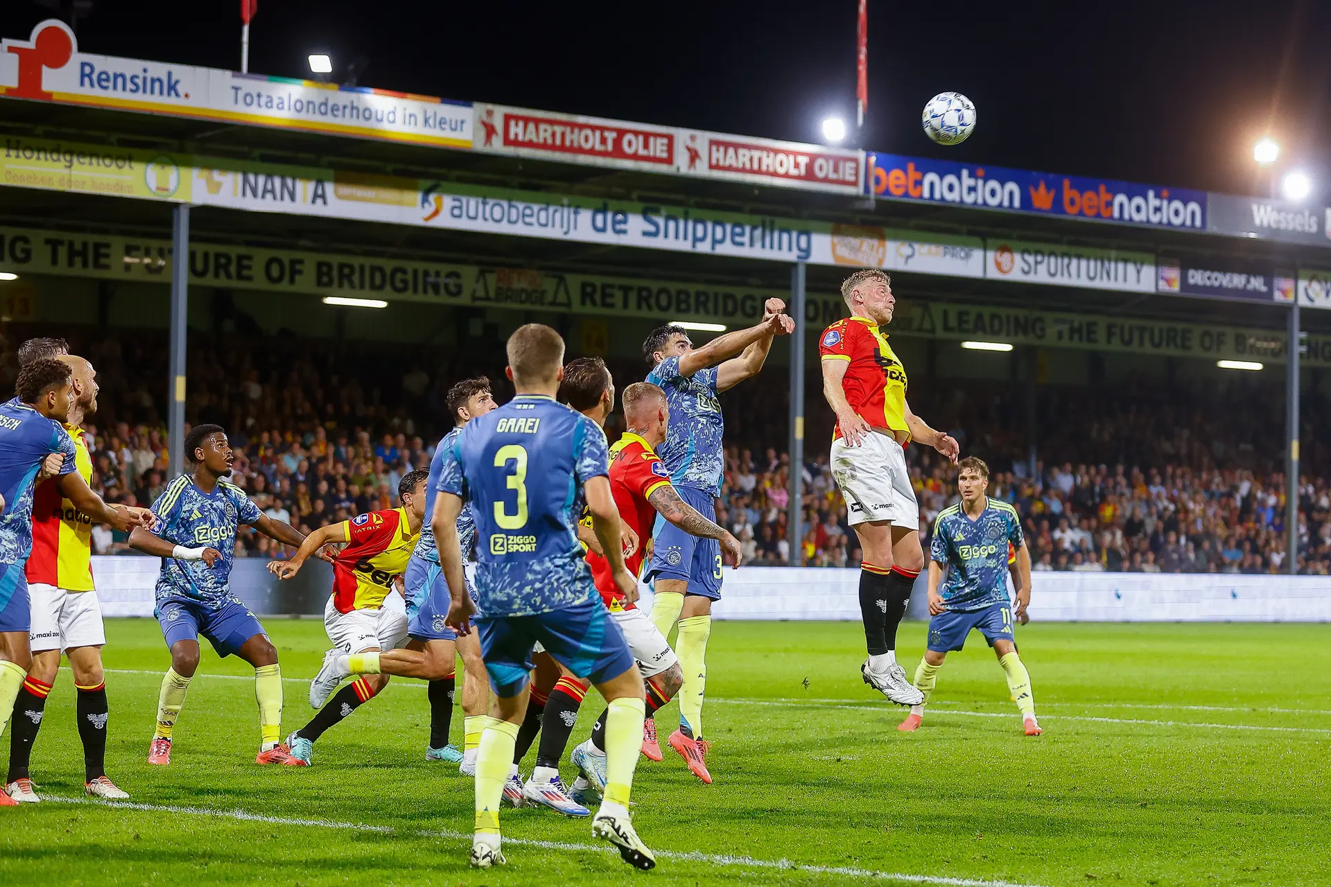 Kranten zagen Ajax niet overtuigen: 'Een punt is misschien wel meer dan Ajax verdiende'