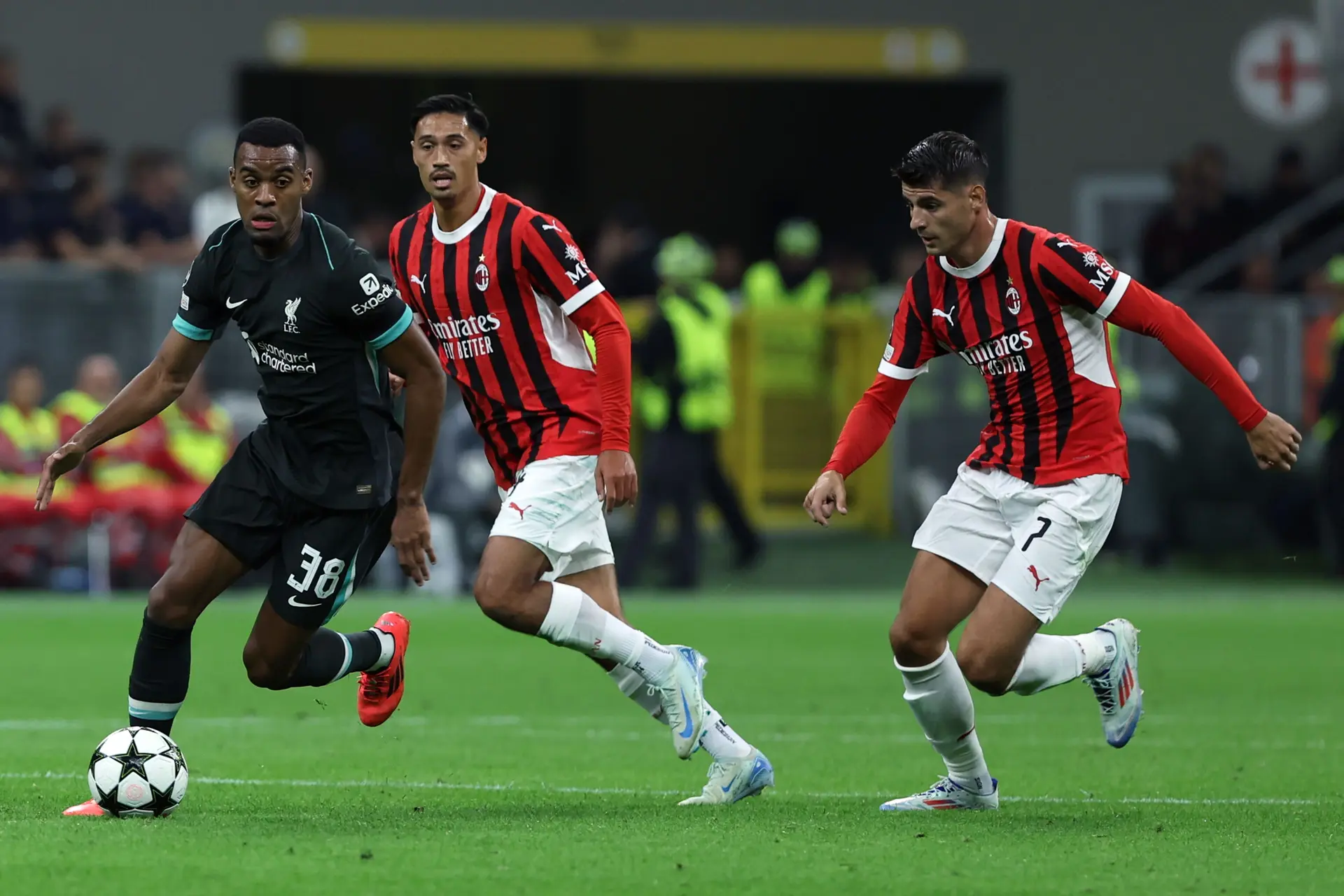 Liverpool wint op bezoek bij AC Milan, monsterzege voor Bayern München