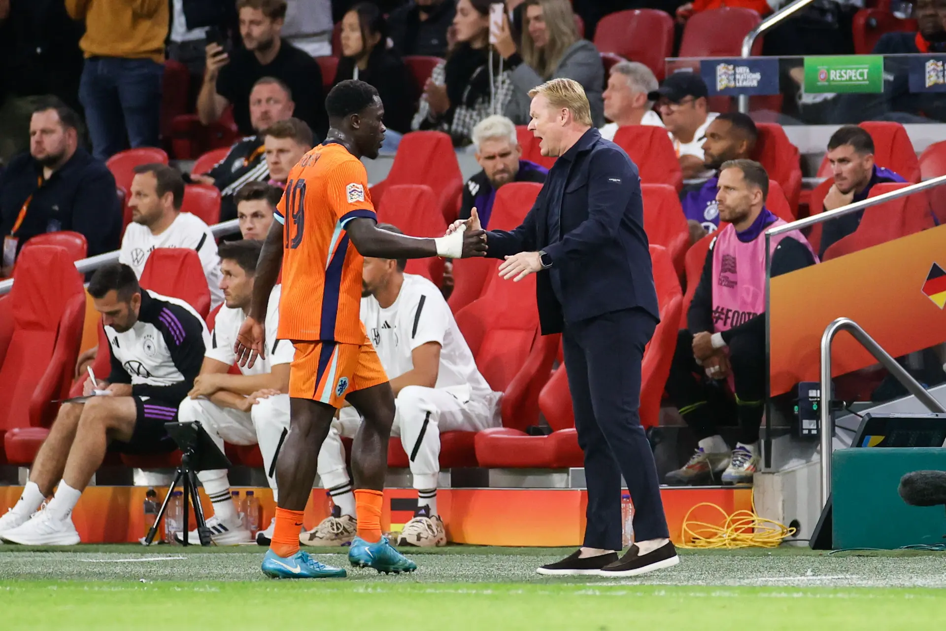 Koeman vol lof over prestatie Brobbey: 'Er lag natuurlijk een extra stukje druk bij hem'
