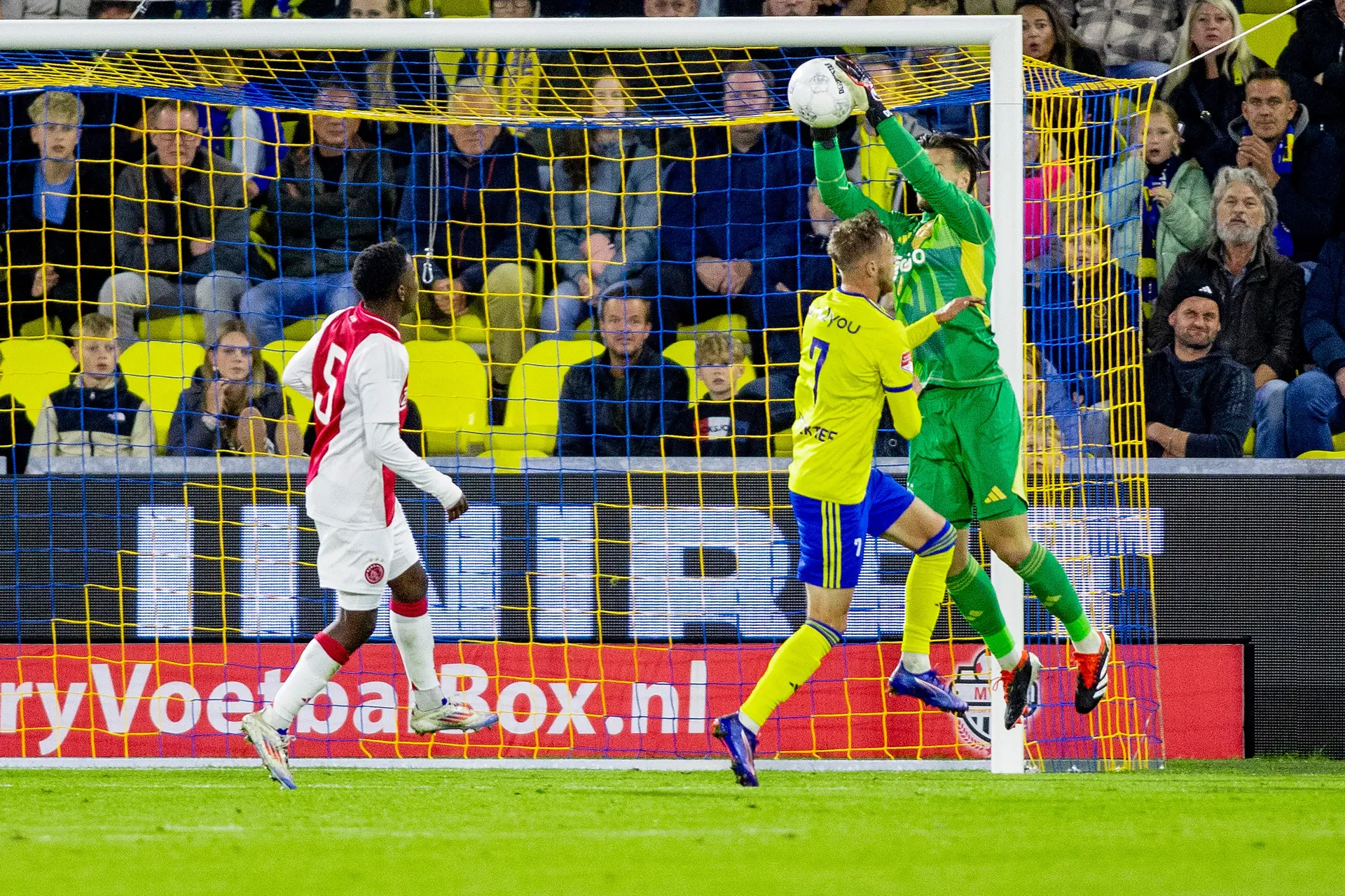 Matig Jong Ajax boekt op bezoek bij Cambuur tweede zege van het seizoen