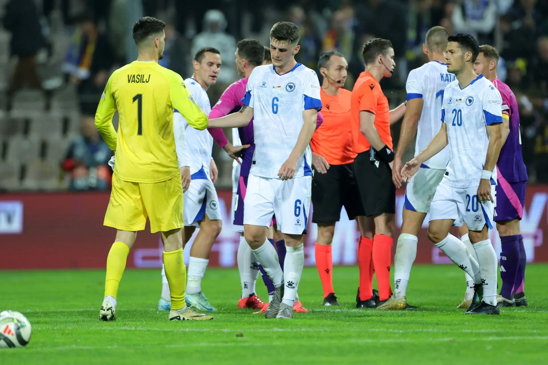 Tahirovic kan nederlaag Bosnië en Herzegovina ondanks basisplaats niet voorkomen