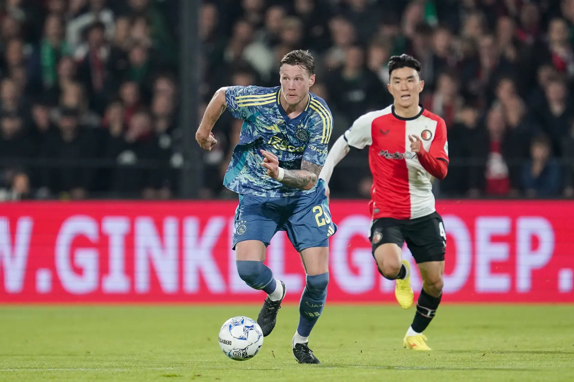 Weghorst kritisch na overwinning: 'Op momenten dat we de bal veroveren moeten we beter omschakelen'