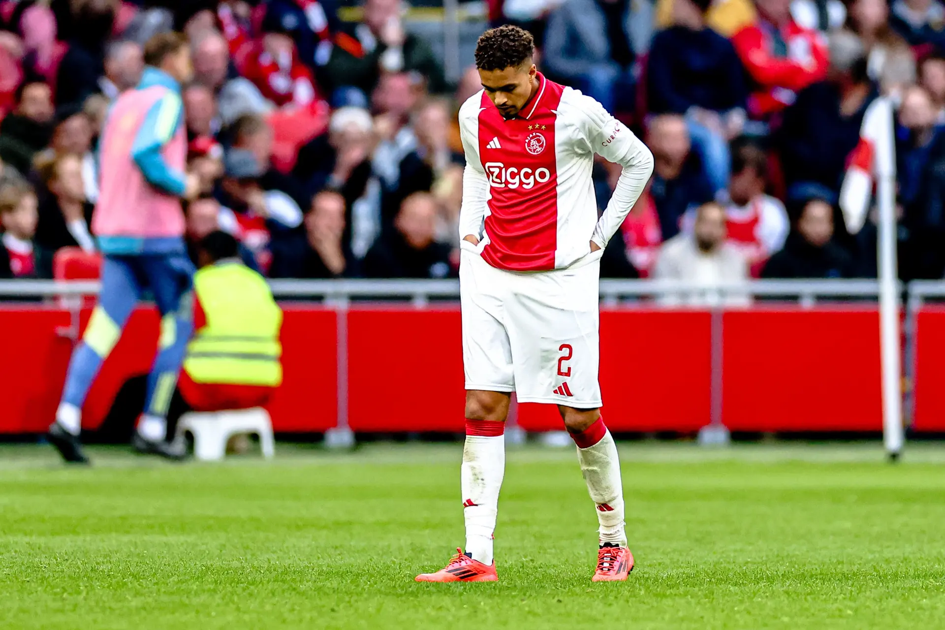 Rensch stelt Ajax-fans niet gerust: 'Kan niet zeggen of ik ga verlengen of niet'