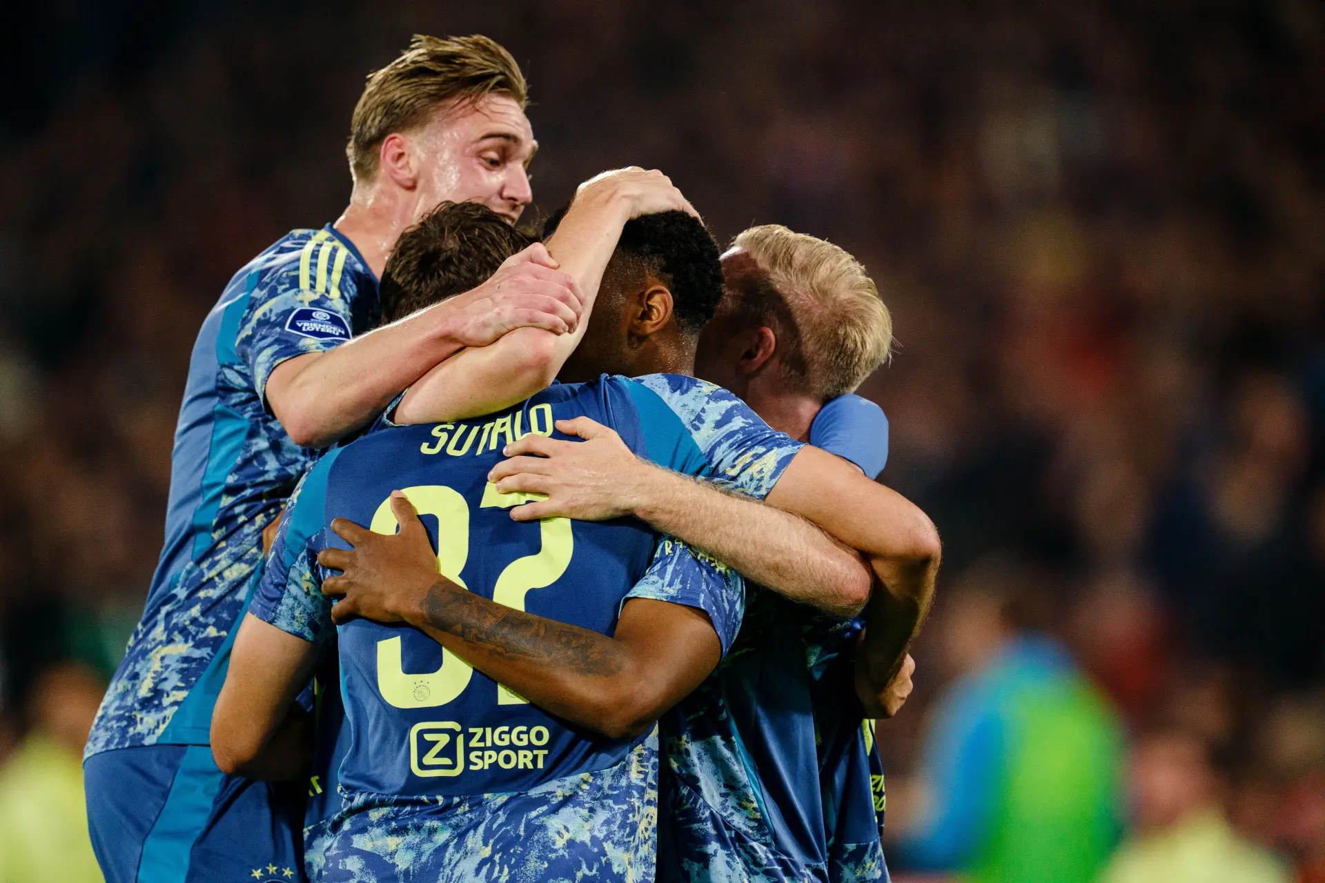 Vissers wijst op 'uitstekende' spelersgroep Ajax: 'Bijna ideaal mengsel van talent en ervaring'