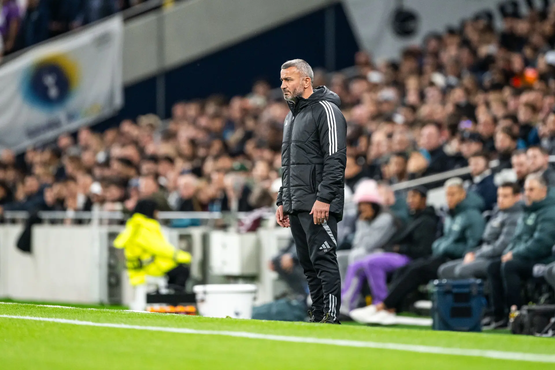 Qarabag-trainer hoopt op stunt tegen Ajax: 'Niet terughoudend zijn tegen zulke teams'