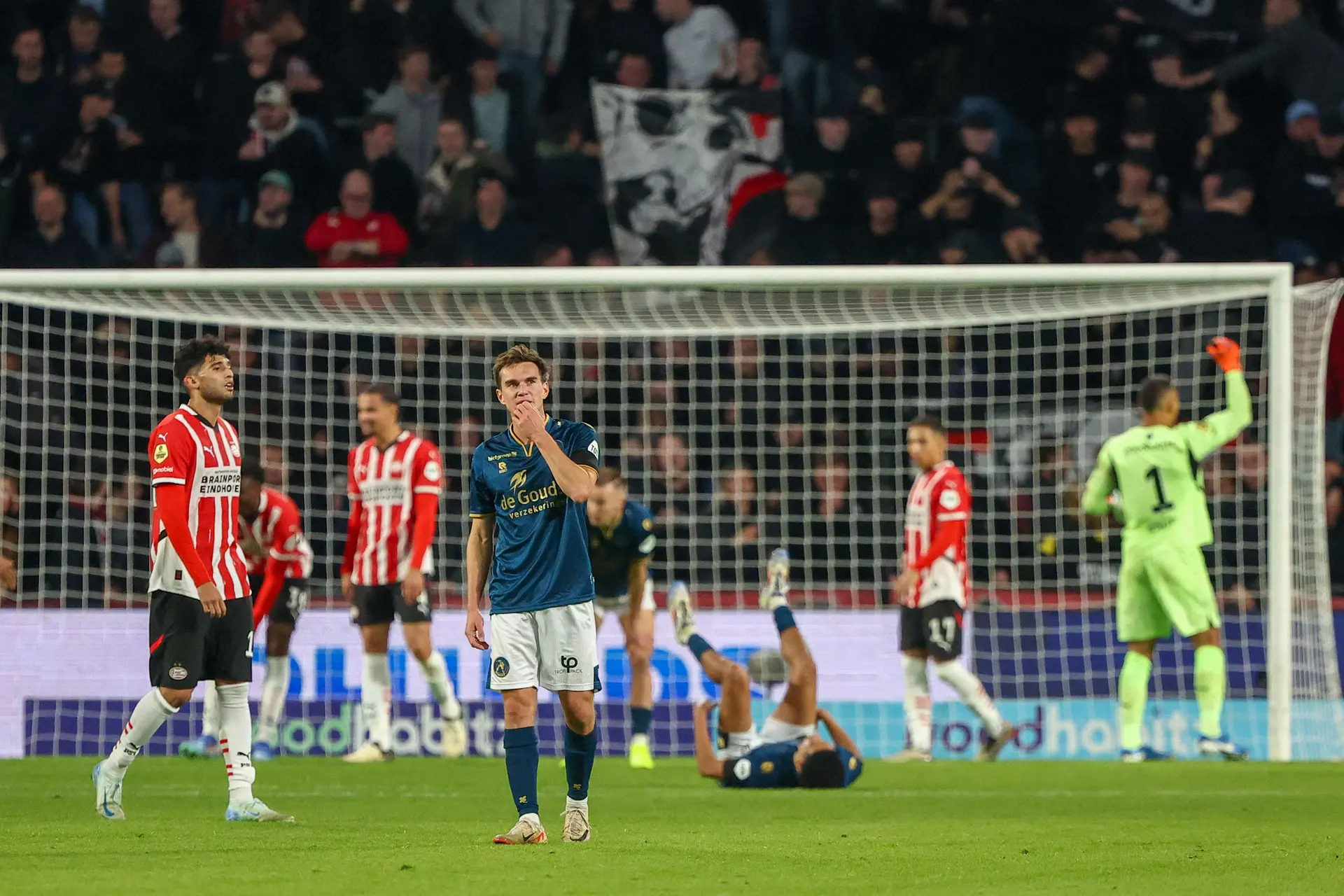 PSV ontsnapt in blessuretijd aan puntenverlies tegen Sparta Rotterdam