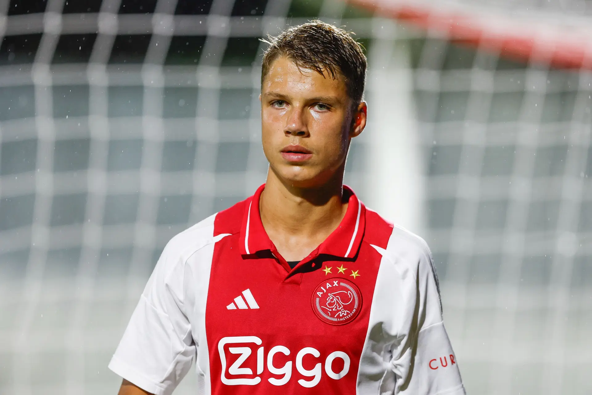 Steur: 'Doelstelling is om vaste speler van Jong Ajax te worden'