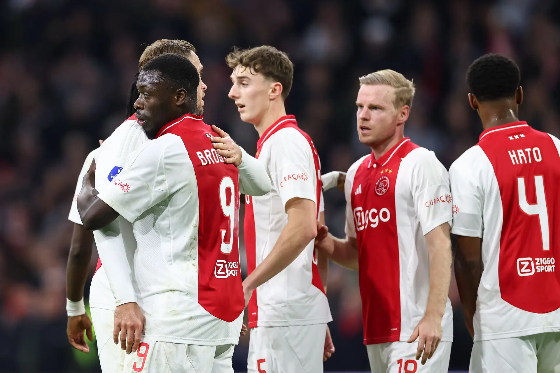 Rondom Ajax: Oefenduel met VfB Stuttgart live te bekijken via officiële Ajax-kanalen