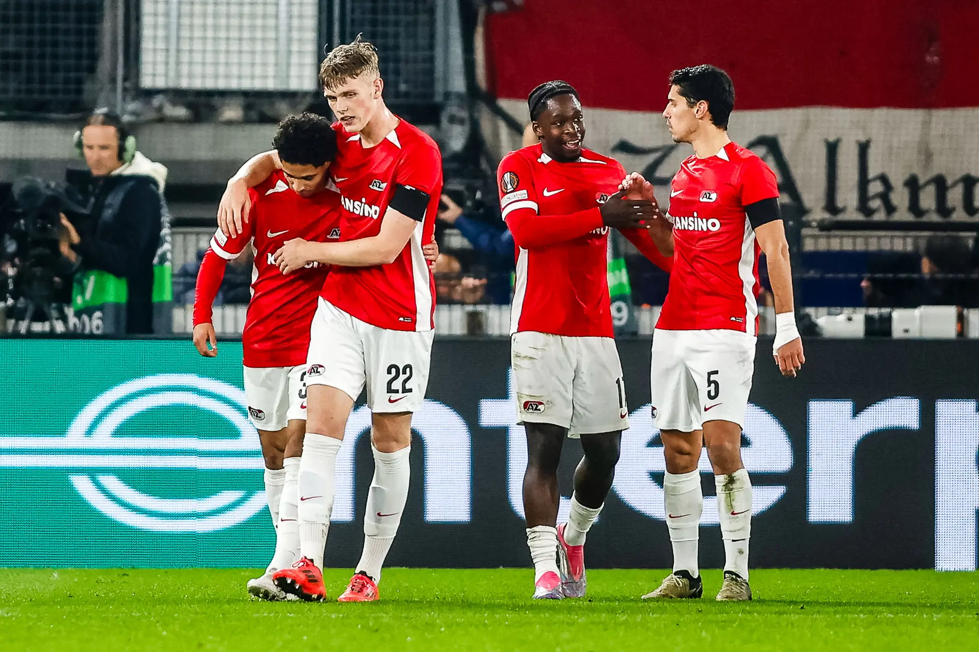 AZ speelt thuis gelijk tegen Galatasaray, FC Twente na nieuw verlies nog altijd zonder zege