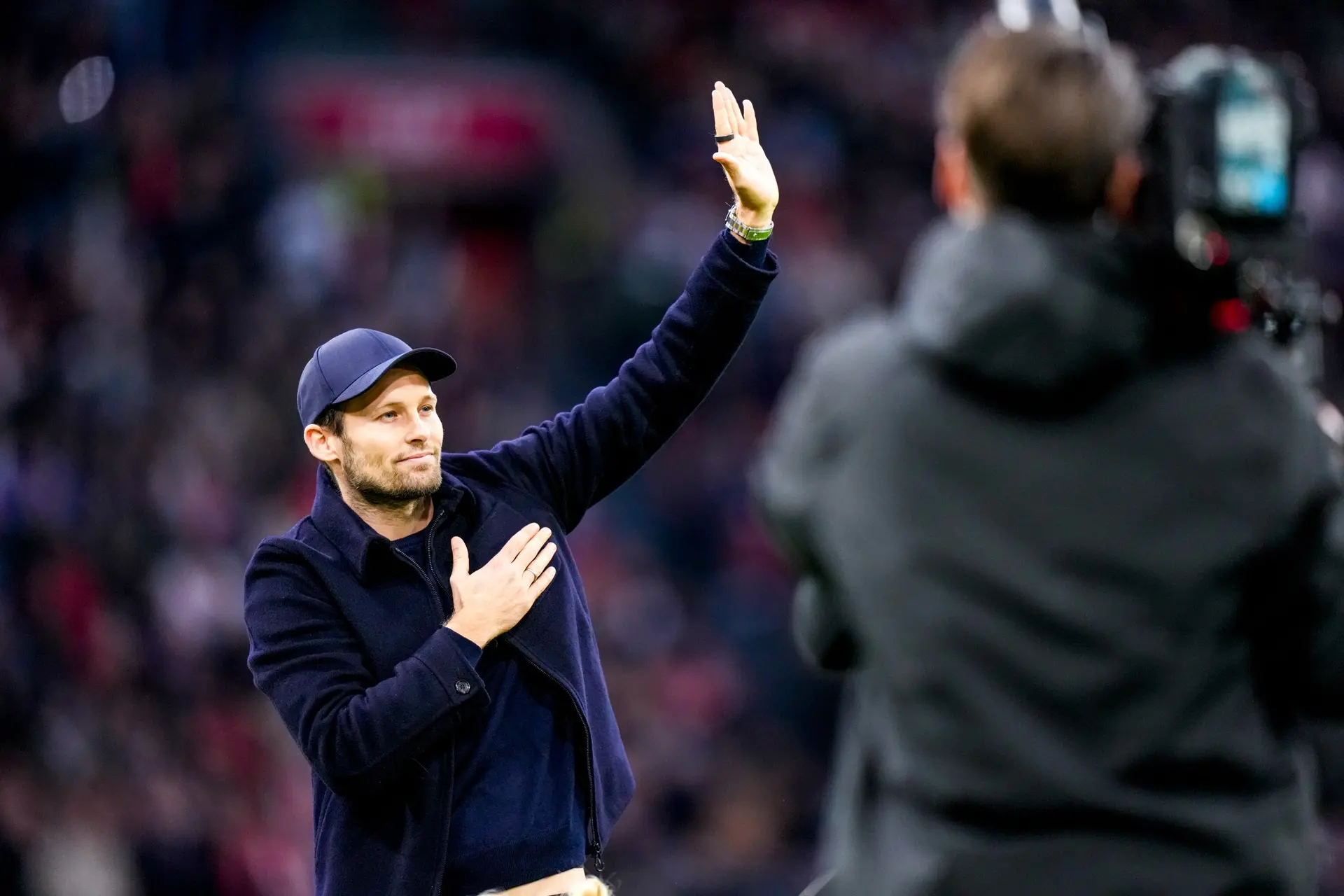 Blind benoemd tot erelid van Supportersvereniging Ajax: 'Blijk van waardering van supporters is groot''