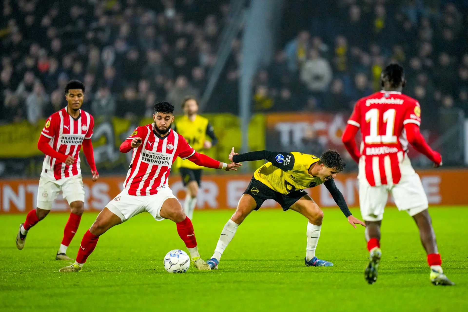 PSV boekt simpele zege in Breda; PEC Zwolle klimt uit dal met winst op Fortuna Sittard