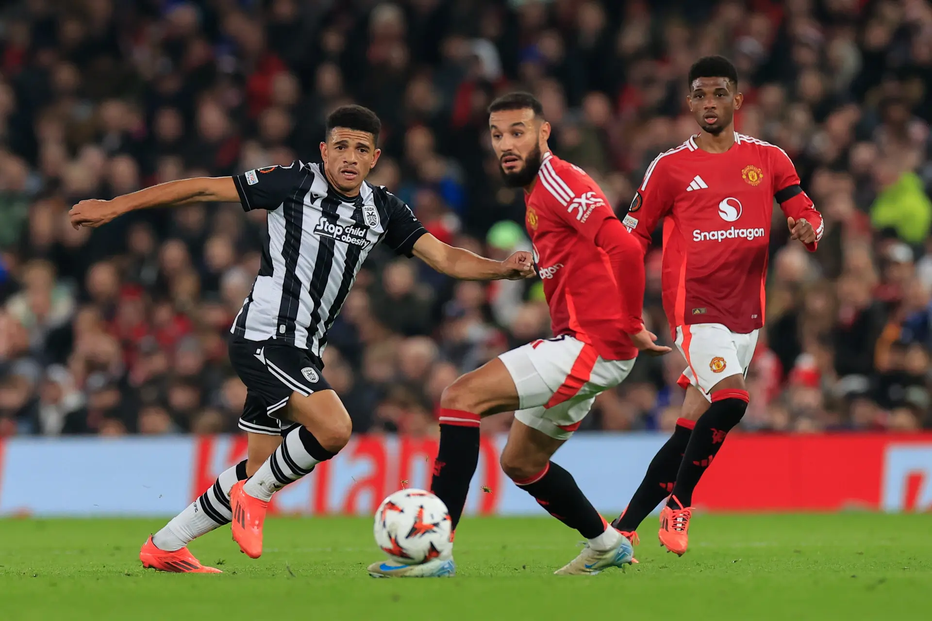 Buitenland: Succes voor oud-Ajacieden Manchester United, Bergwijn trefzeker voor Al-Ittihad