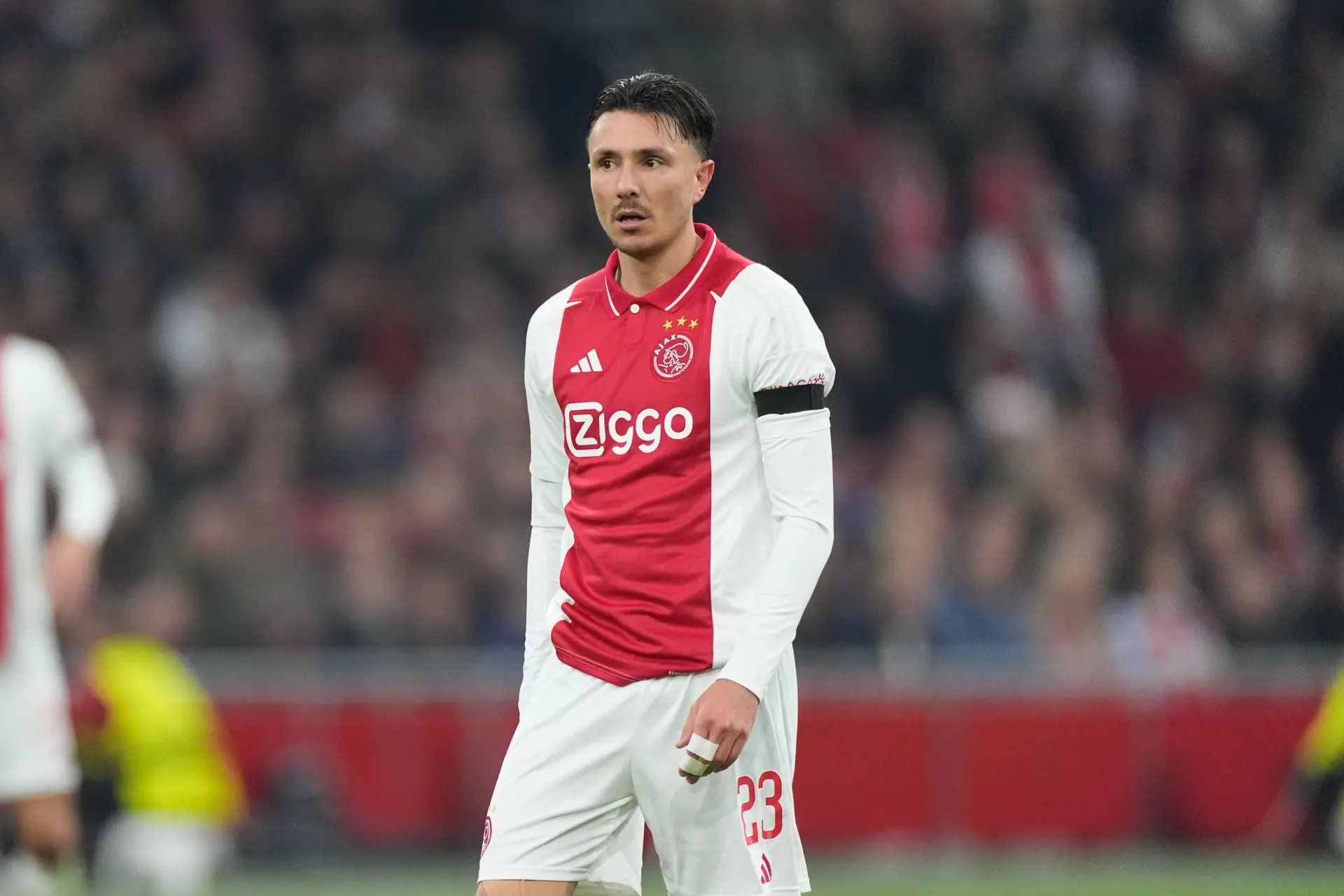 Ajax begint met Berghuis, Klaassen en Brobbey aan thuisduel met PEC Zwolle