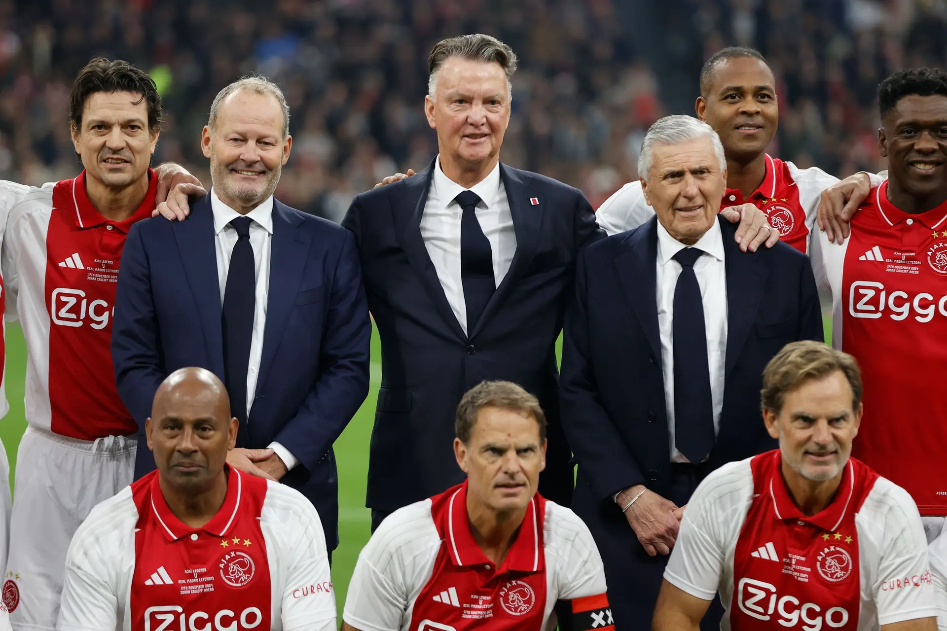Van Gaal geeft speech tijdens rust galawedstrijd: 'Ajax is creativiteit'