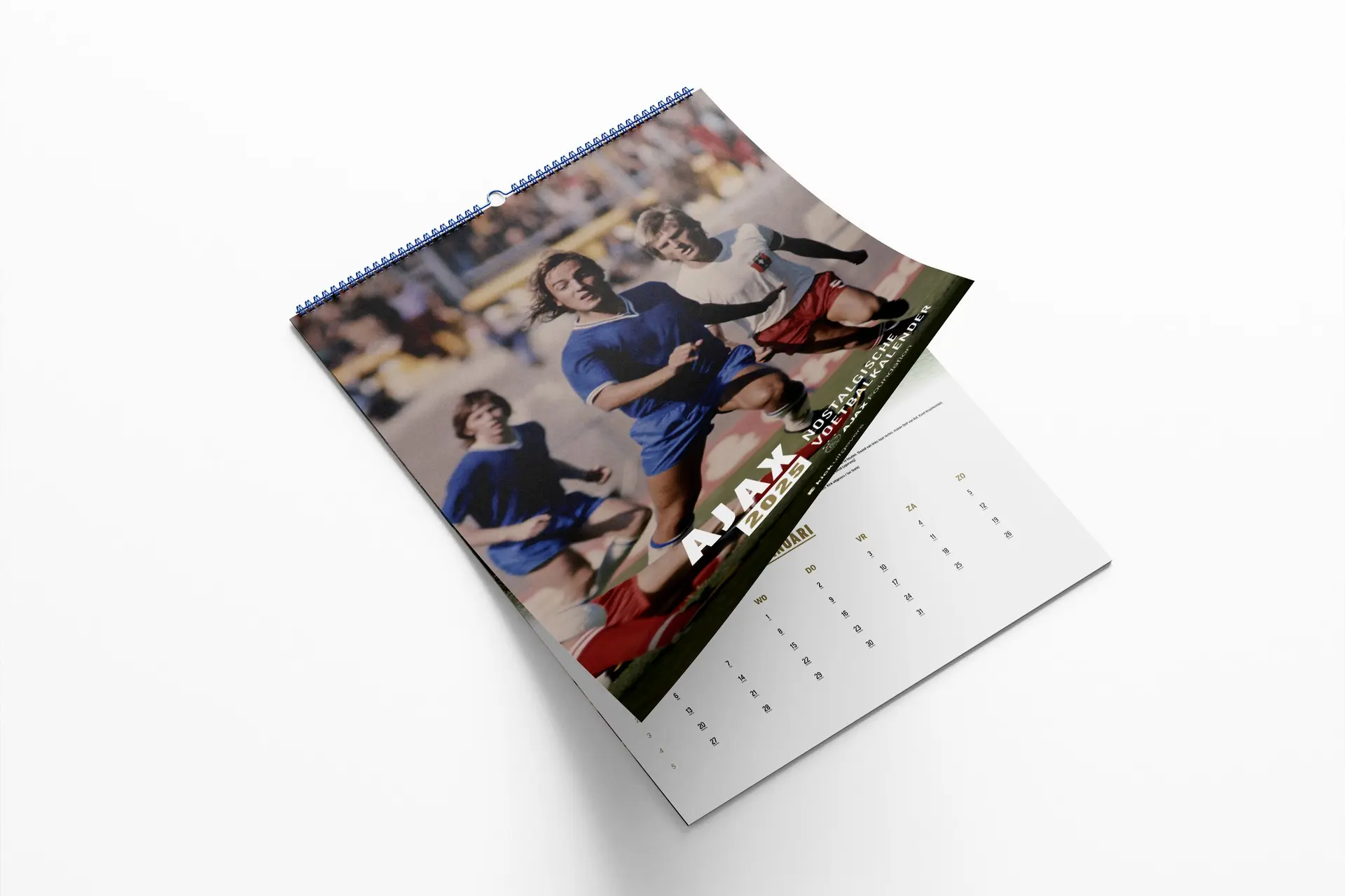 Terug van geweest: de nostalgische Ajax Kalender voor 2025!