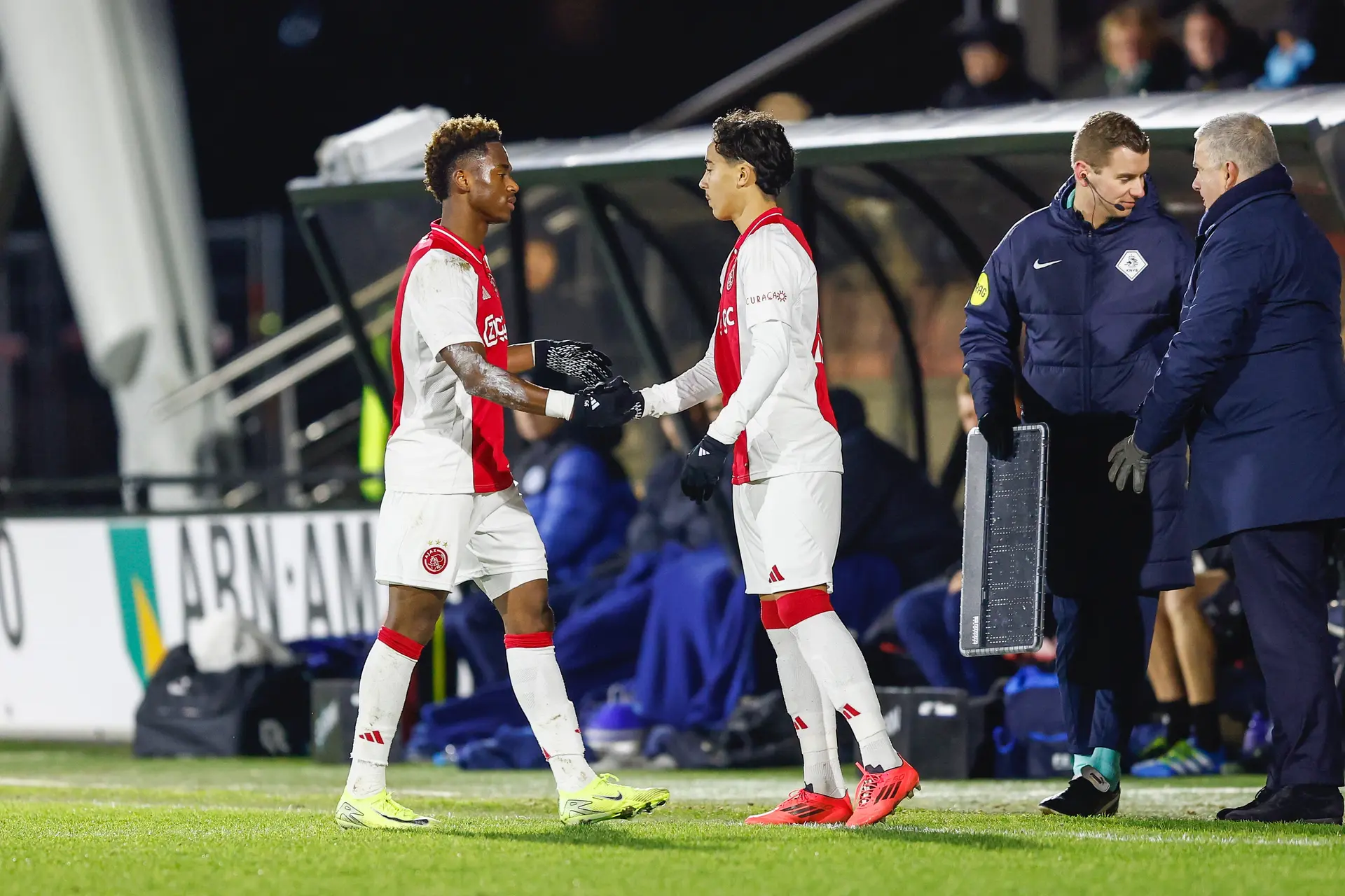 Rasmussen en debutant Bounida bezorgen Jong Ajax overwinning op De Graafschap
