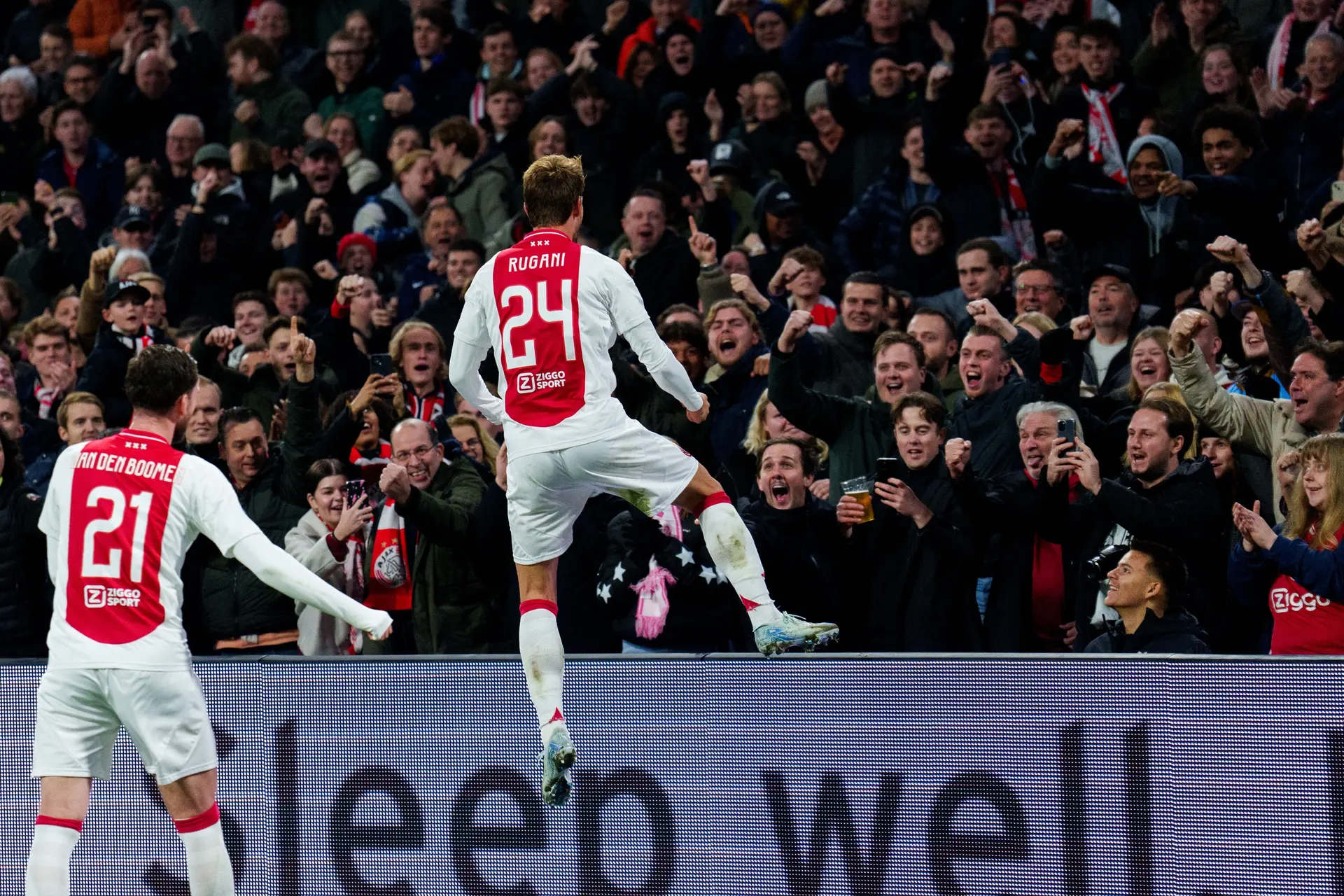 Matig Ajax komt laat op gang tegen Telstar, maar bekert wel verder