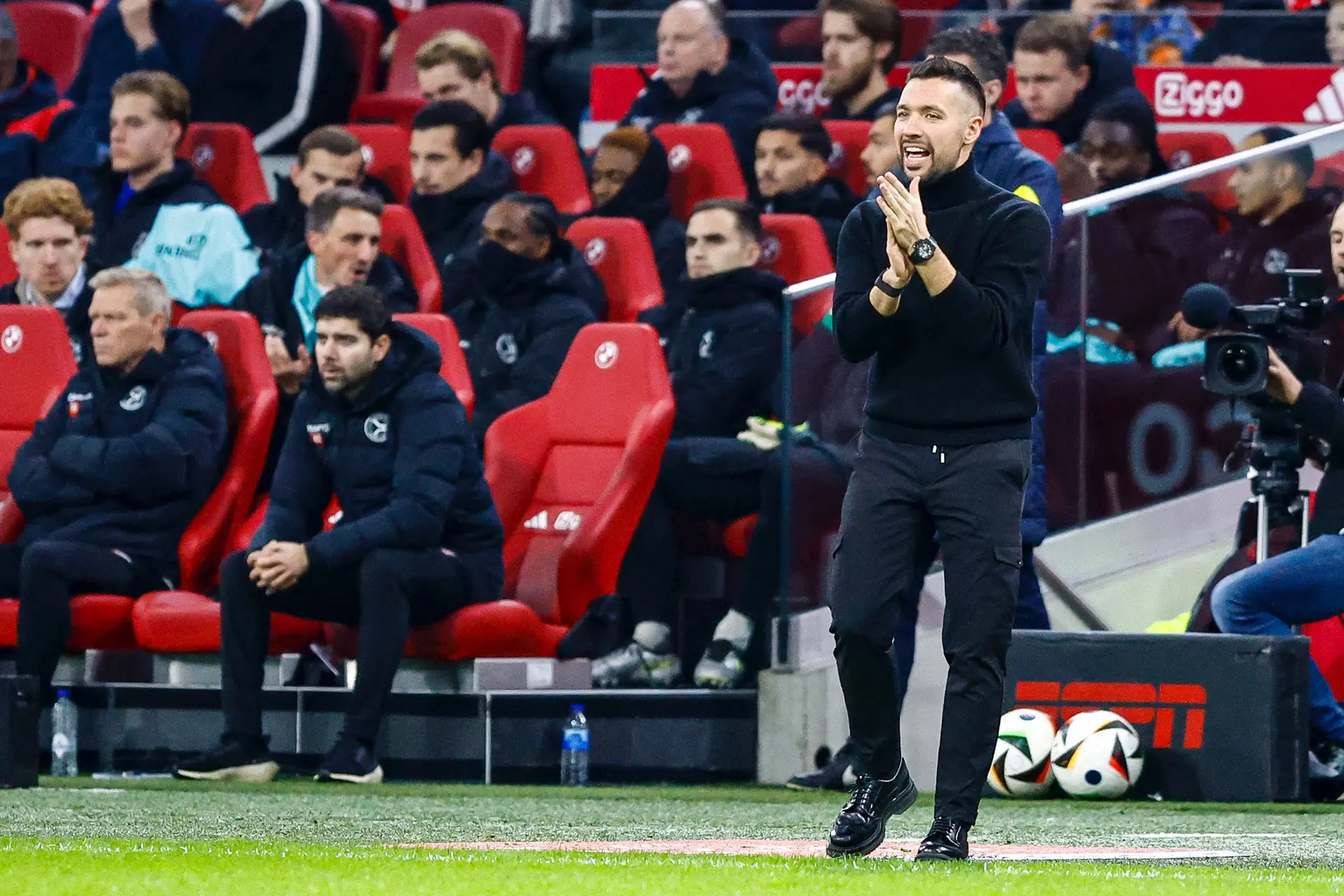 Farioli blikt vooruit op transferperiode Ajax: 'Willen de selectie balanceren'