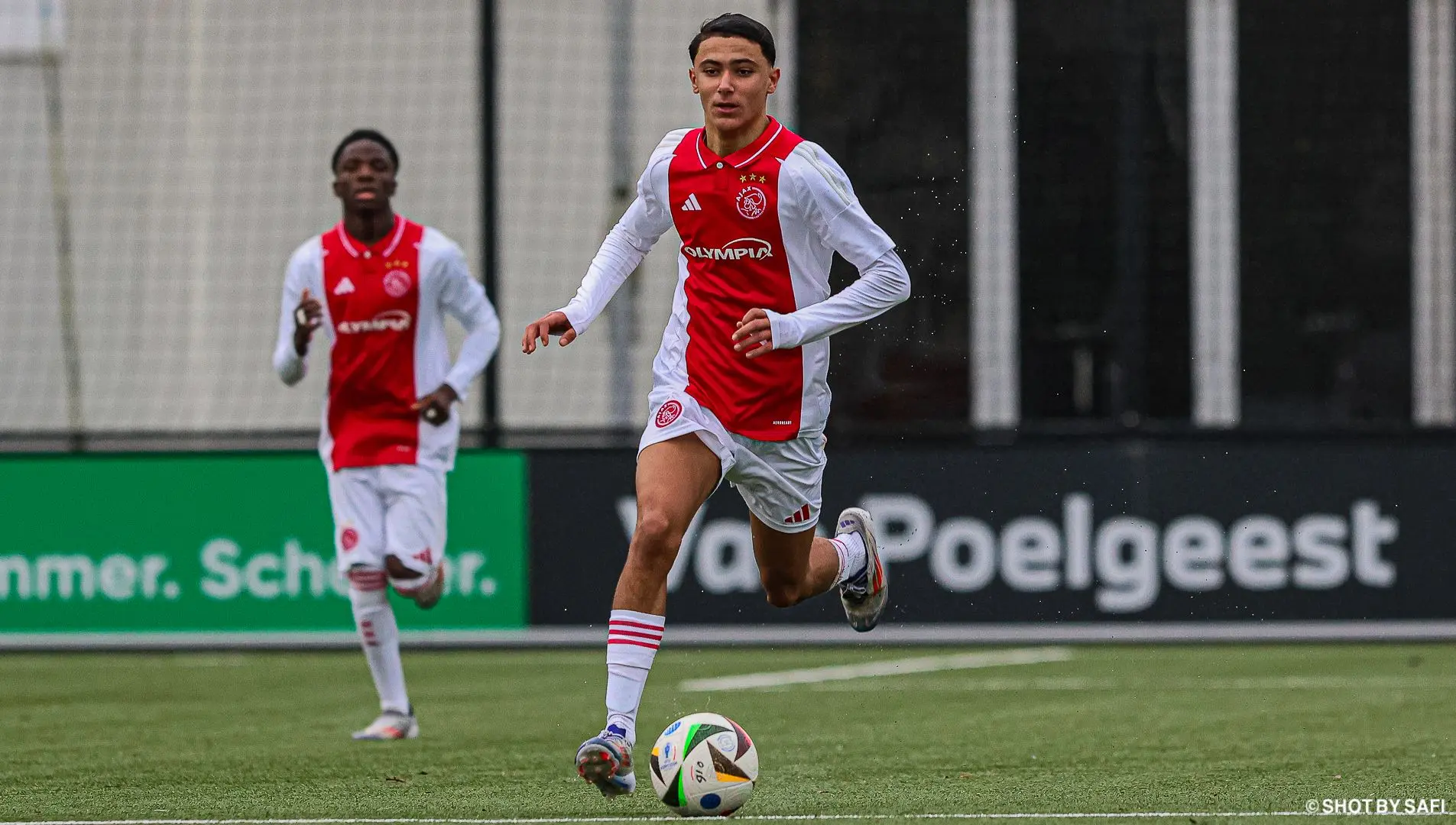 Ajax O17 en Ajax O16 winnen met ruime cijfers; Ajax O15 onderuit tegen Feyenoord
