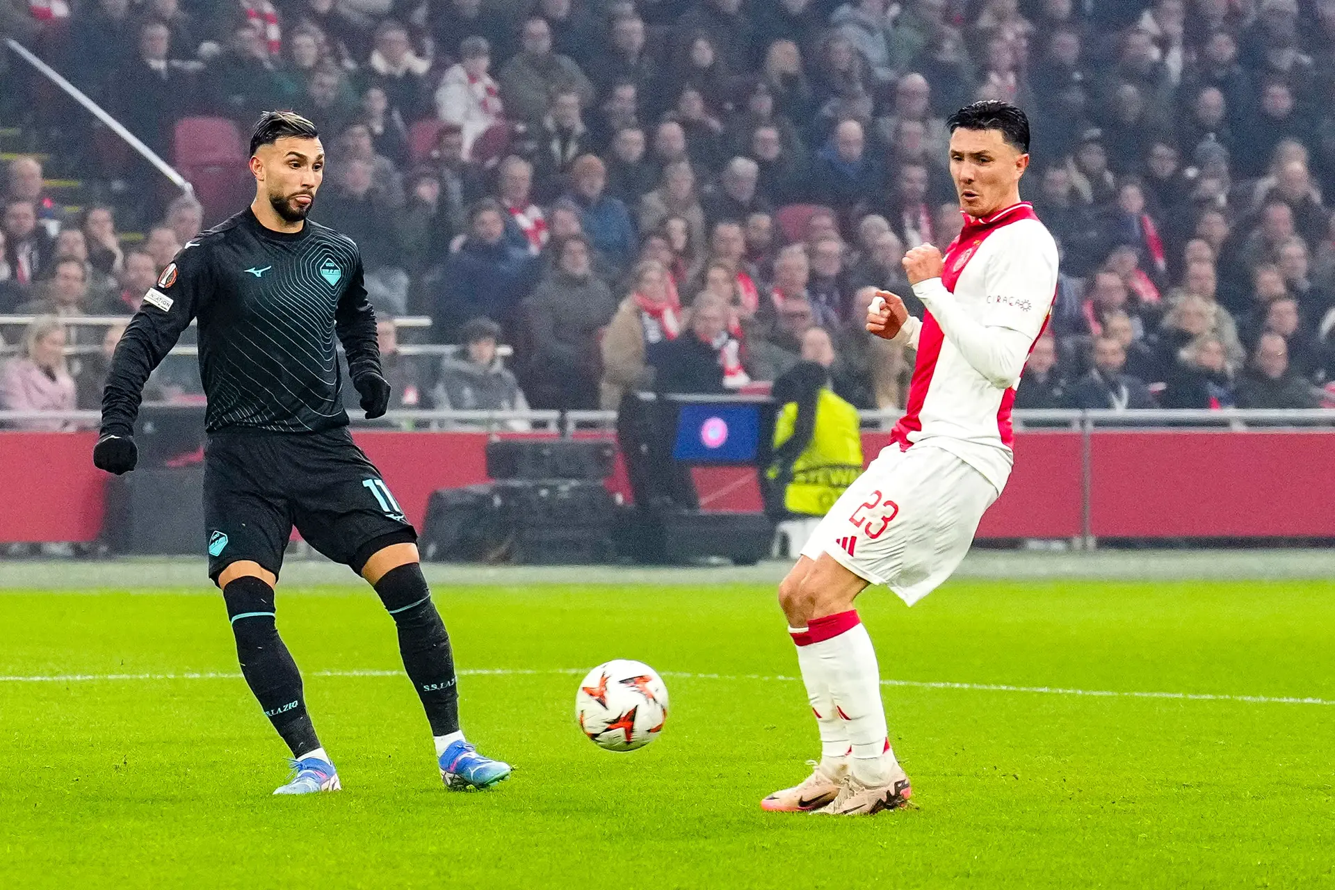 Berghuis zoekende naar topvorm bij Ajax: 'Heb succesbeleving met goal of assist nodig'