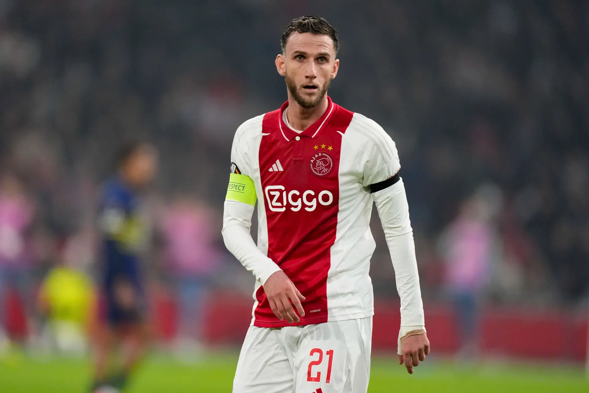 Ajax mist geschorste Van den Boomen; Regeer mag nog niet in Europa League spelen