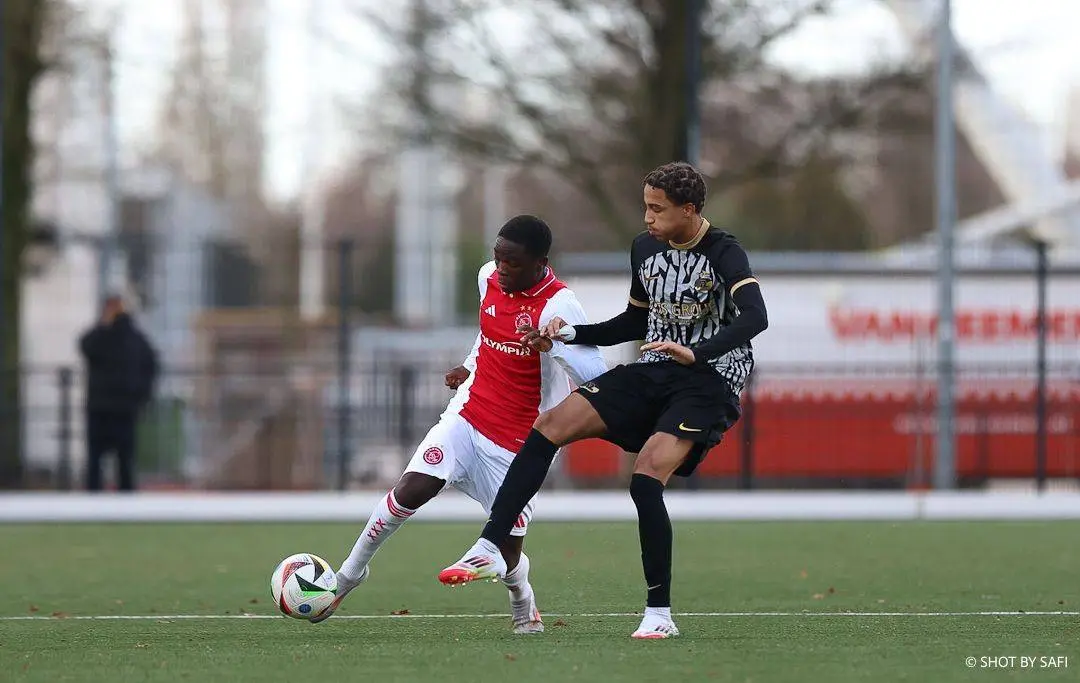 Ajax-jeugd wint én verliest van AZ; Ajax O19 pas laat voorbij PEC Zwolle