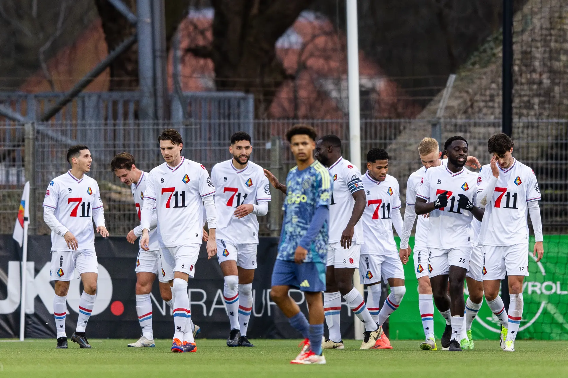 Futloos Jong Ajax lijdt harde nederlaag op bezoek bij Telstar