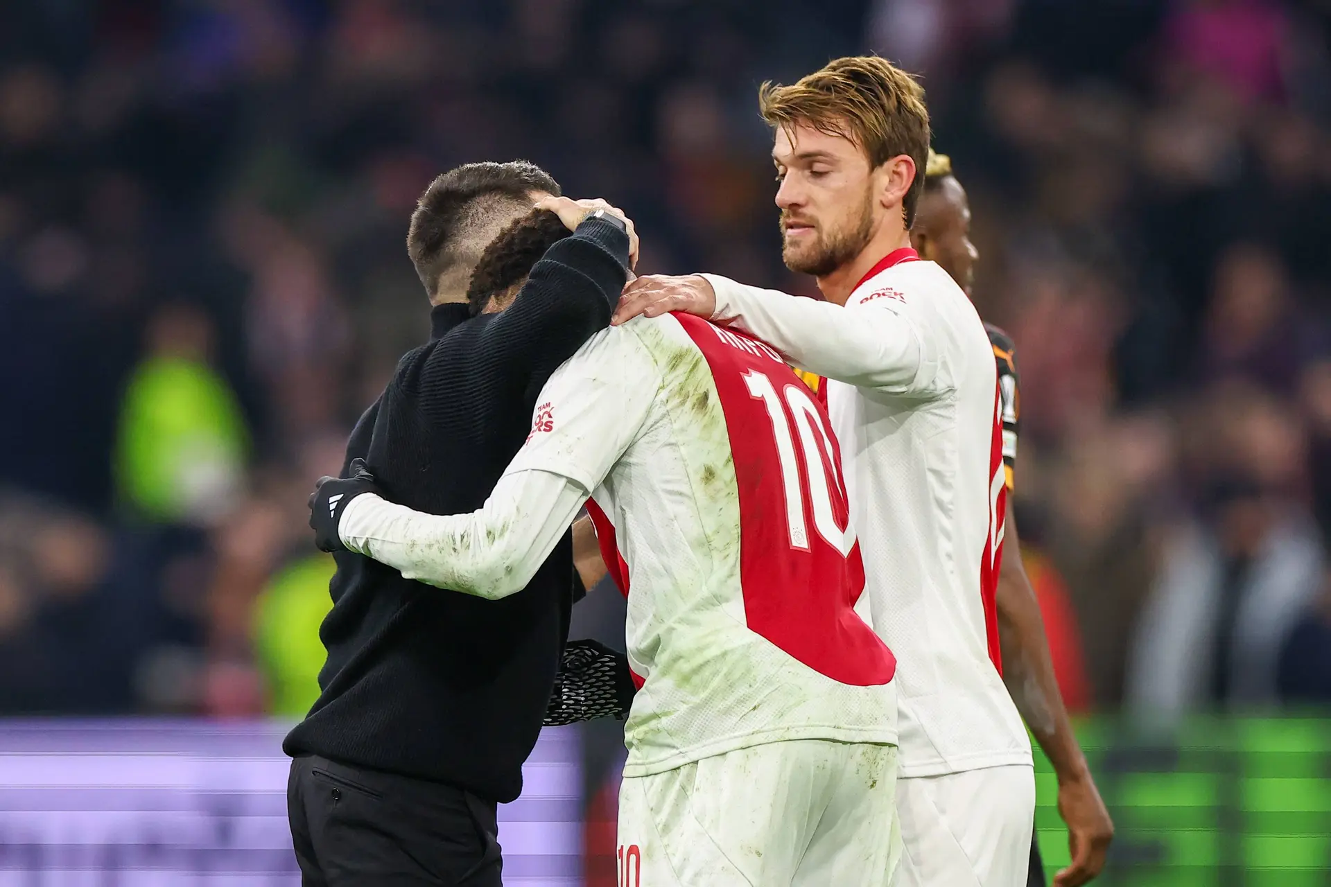 Farioli is Akpom dankbaar: 'Heeft zichzelf altijd weggecijferd voor het team'