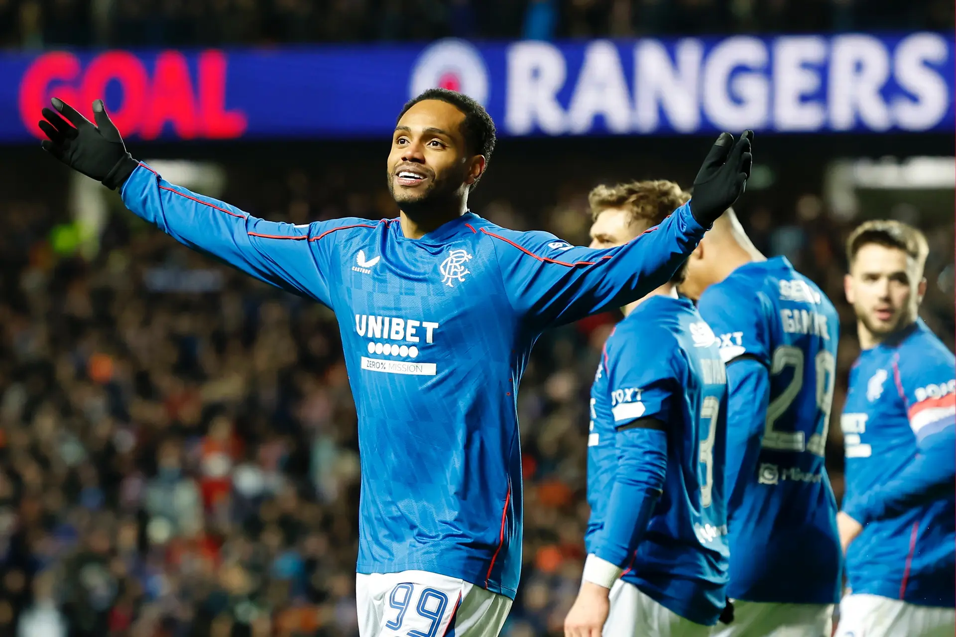 Buitenland: Cerny en trefzekere Danilo leggen met Rangers FC aartsrivaal over de knie