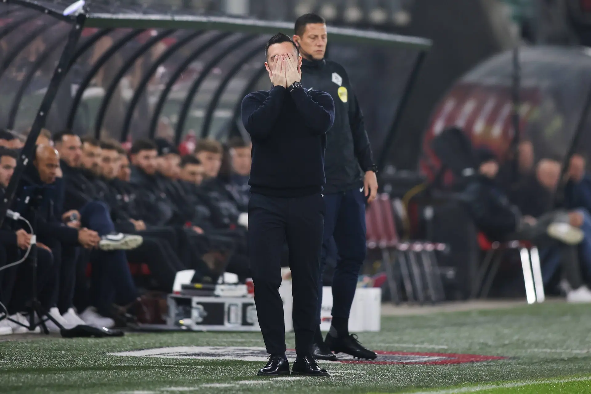 Farioli mist agressiviteit bij Ajax: 'Soms zijn we wat te zacht'