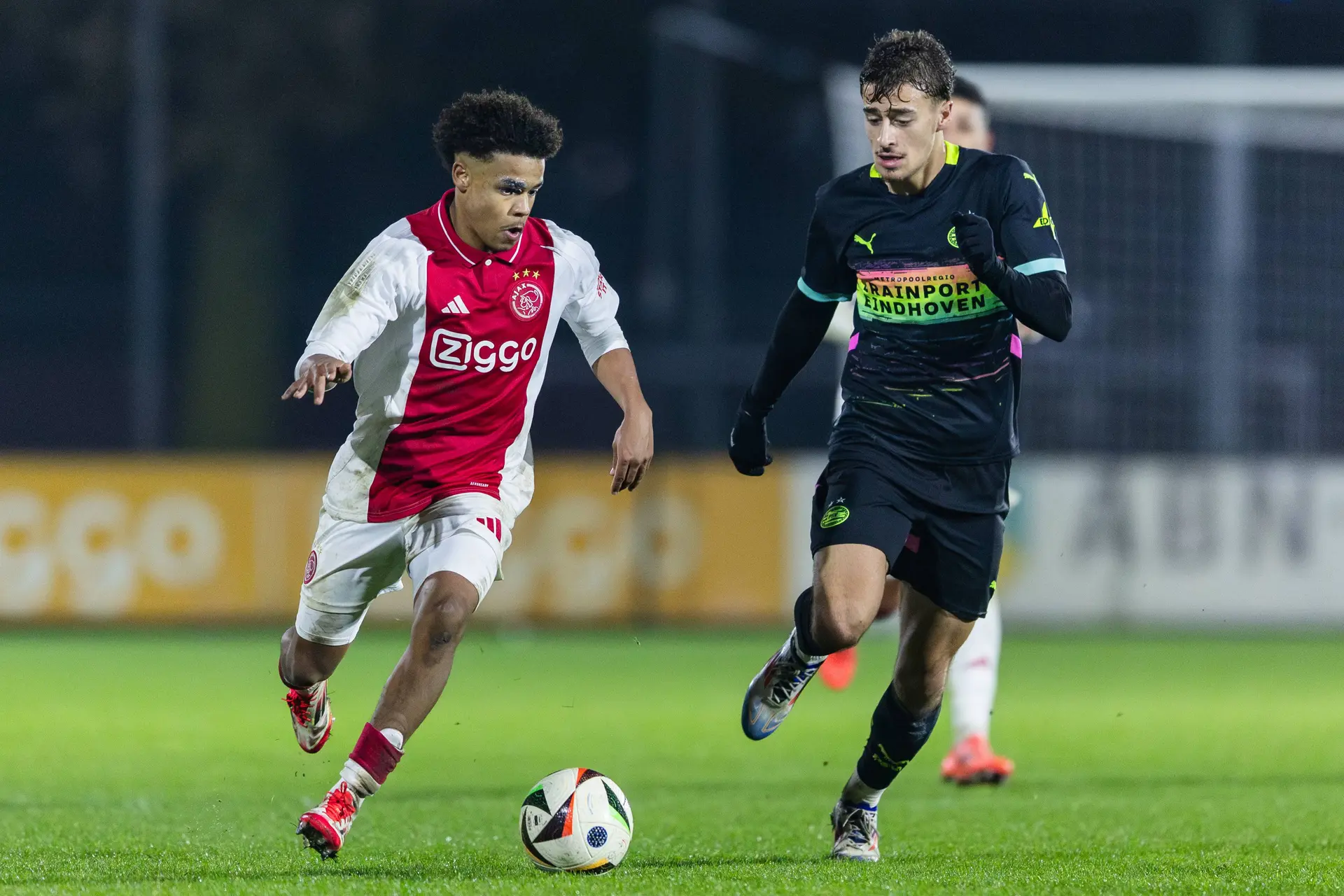 Ajax neemt talentvolle Alders en Mokio mee naar Riga; Rensch en Hato ontbreken