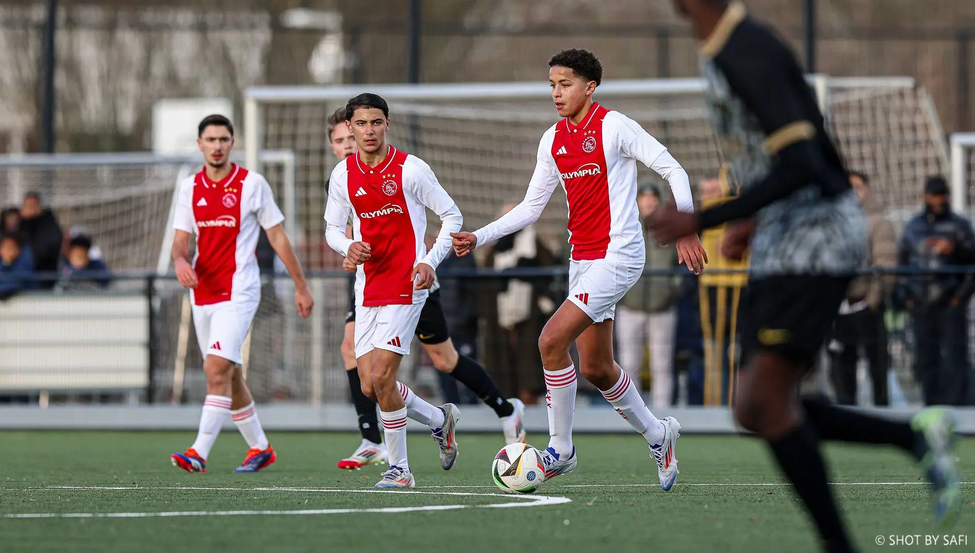 Ajax O17 overklast leeftijdsgenoten FC Utrecht en boekt klinkende zege