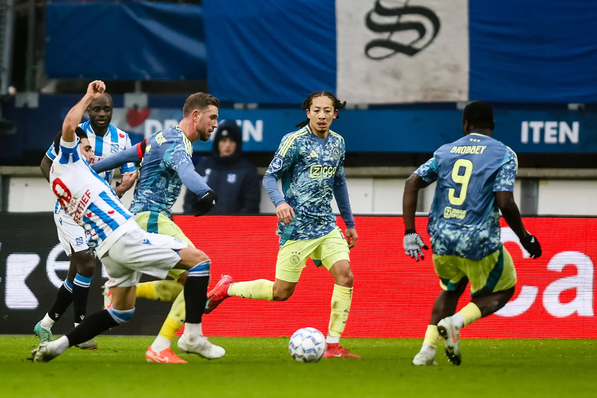 Twee Ajacieden opgenomen in het Elftal van de Week: 'Ik zag hem veel vooruit spelen'
