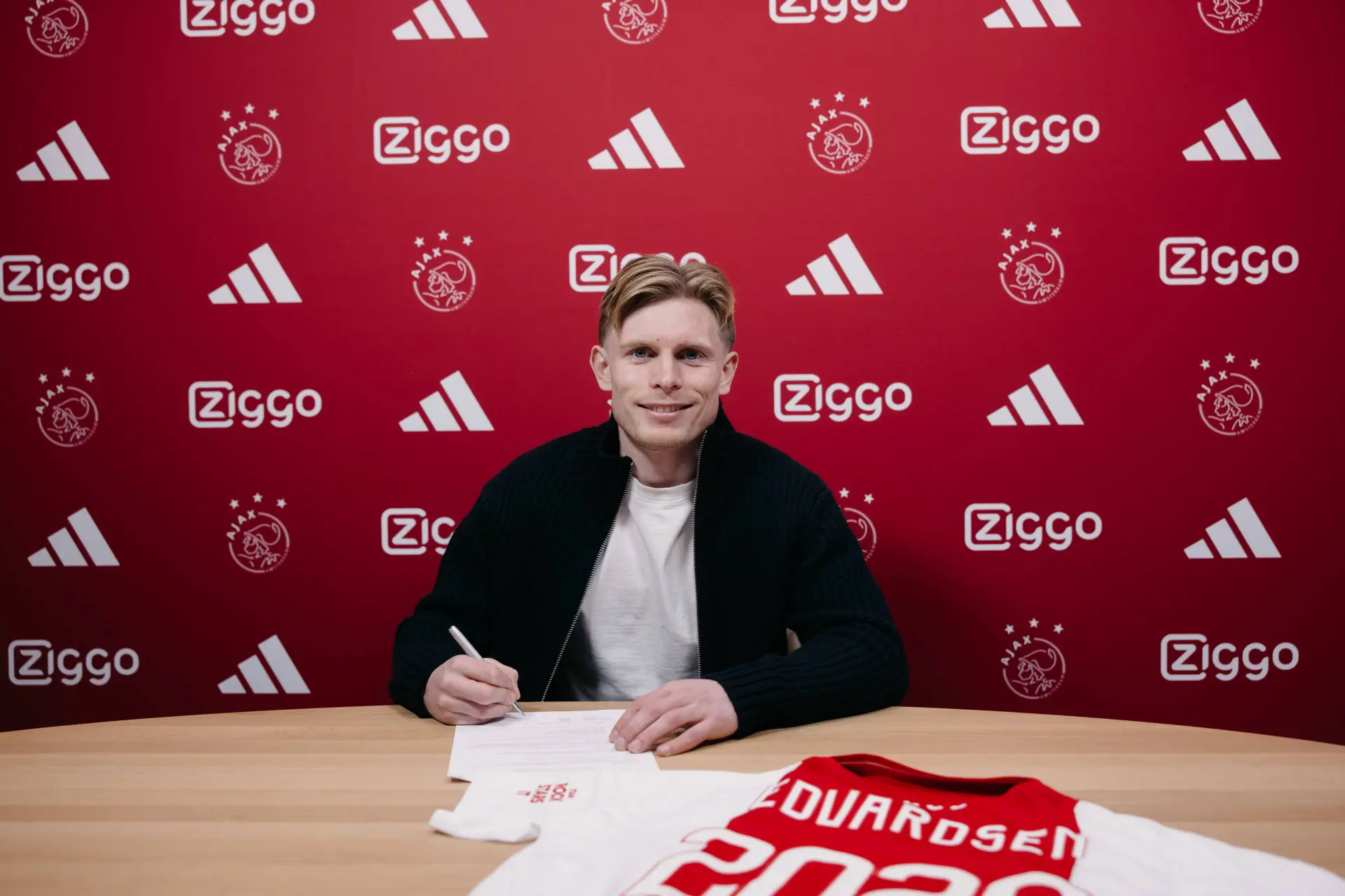 Edvardsen ziet droom uitkomen met transfer naar Ajax: 'Het was een gekkenhuis'
