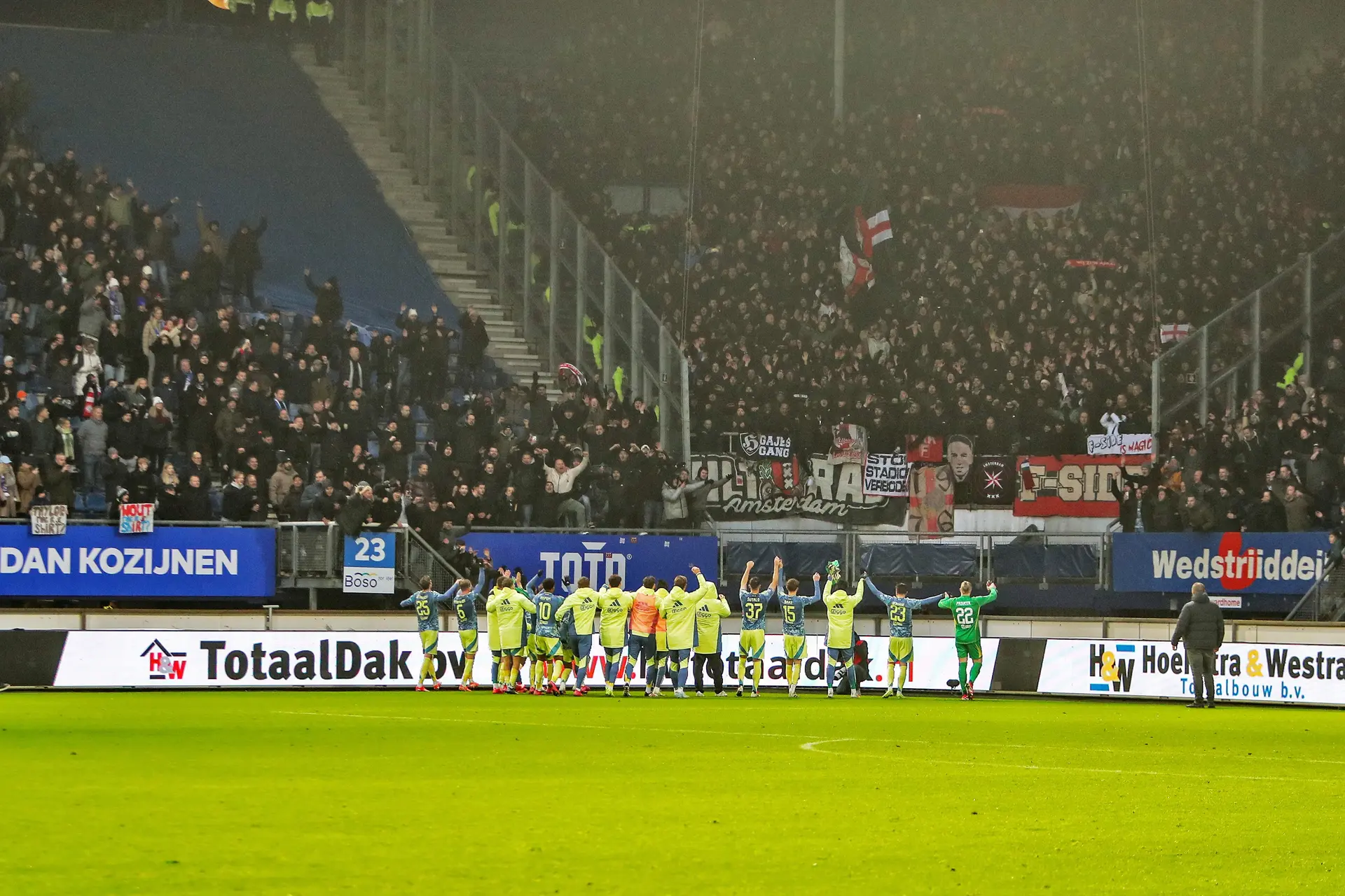 NB: 'Ajax als titelkandidaat neerzetten is echt te vroeg’