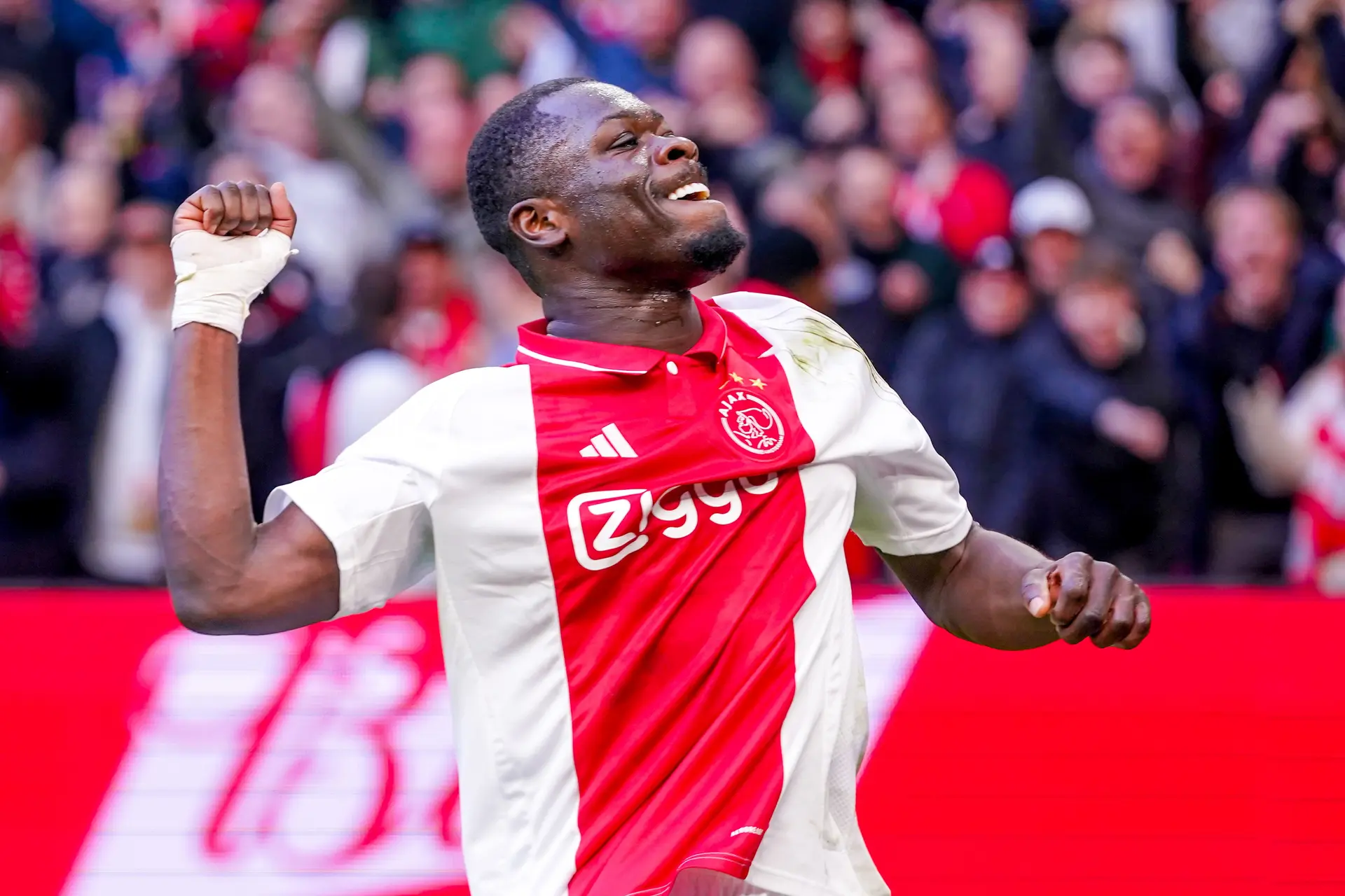 Brobbey komt na Klassieker met boodschap voor fans: 'Dankbaar dat ze altijd achter mij staan'