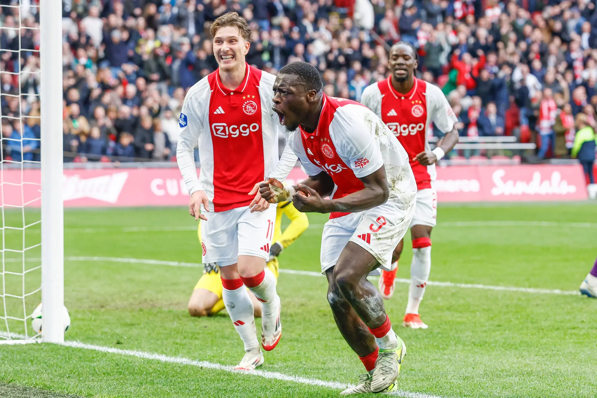 Verdedigers Eredivisie lovend over Brobbey: 'Wordt veel te kritisch aangepakt'