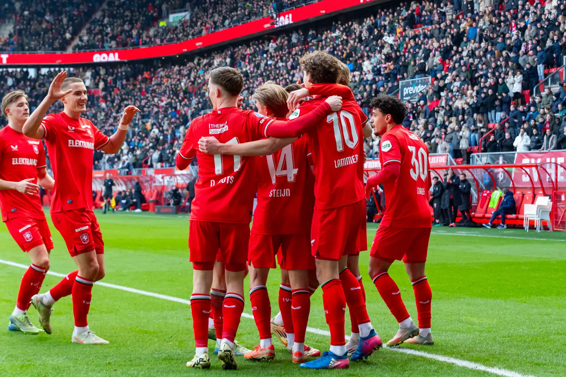 FC Twente rekent in eigen huis af met RKC Waalwijk, remises in Nijmegen en Zwolle