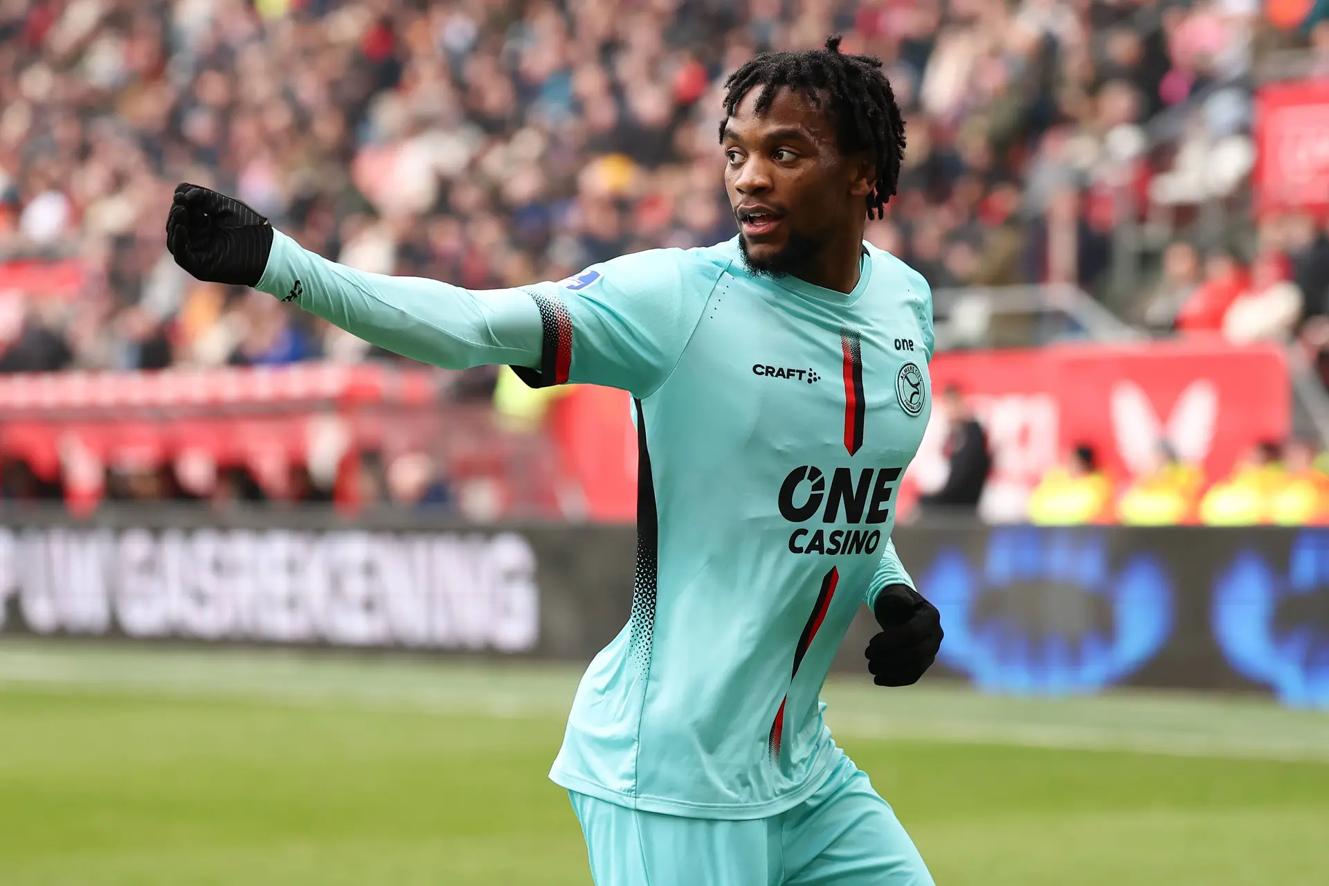 FC Utrecht verliest in eigen huis van Almere City; FC Twente speelt met tien man gelijk