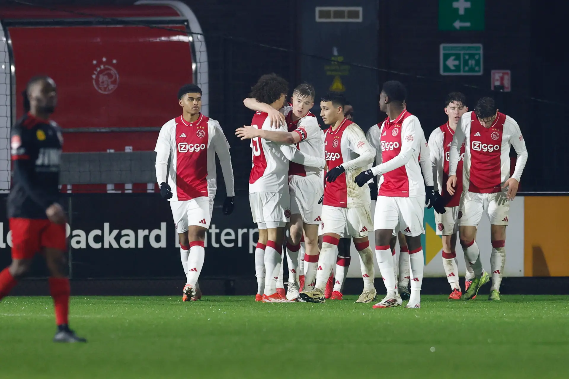Jong Ajax wint in enerverend duel met fraaie goals van Excelsior