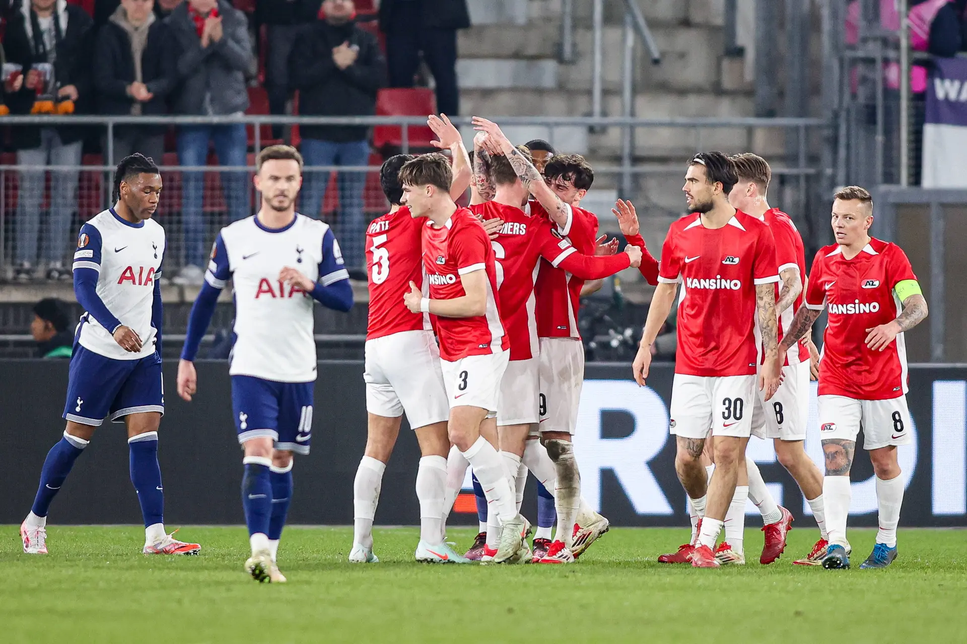 Europa League: AZ zet eerste stap tegen Tottenham Hotspur, succes voor Rensch