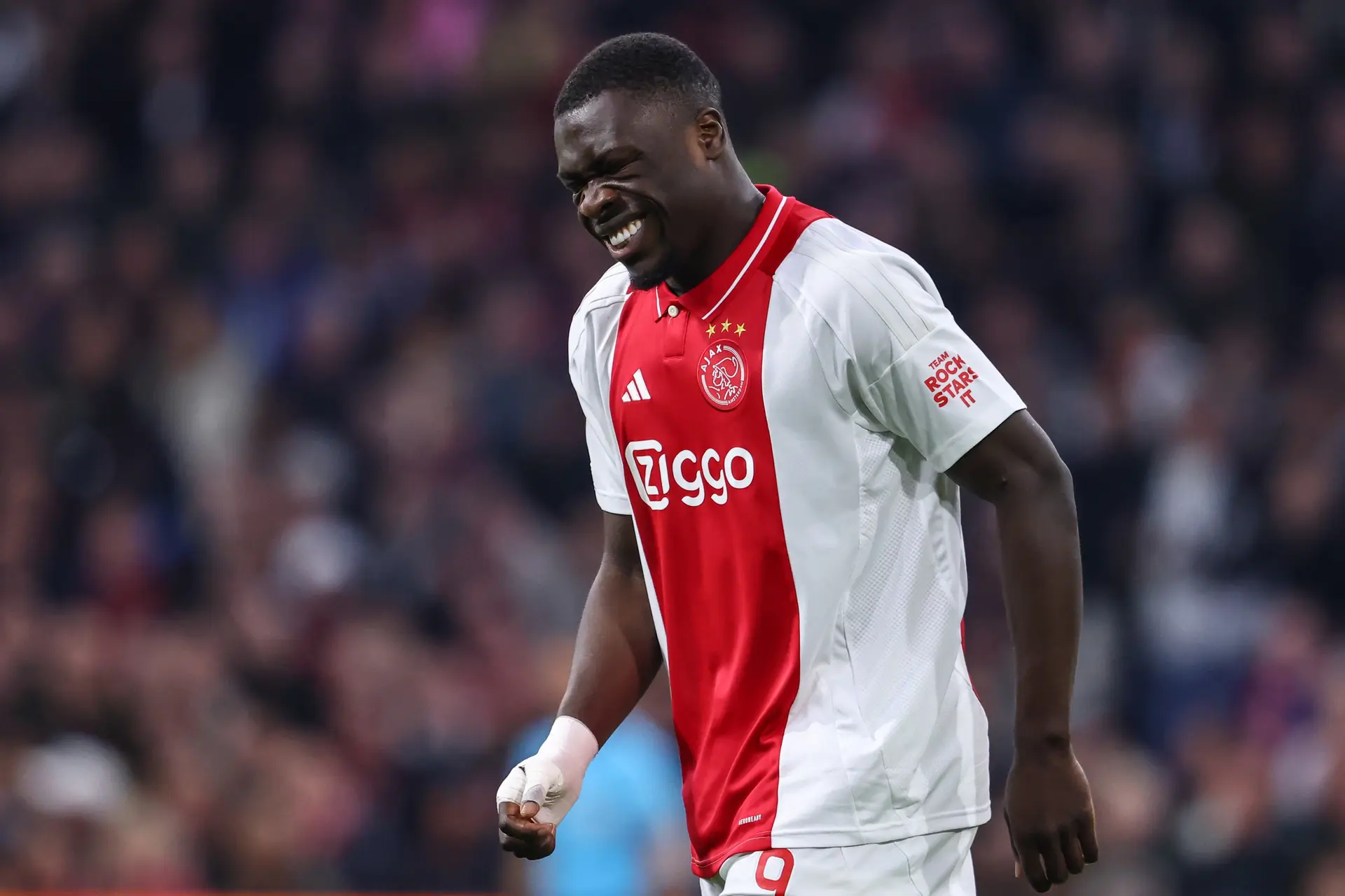 Ajax bevestigt: Brobbey mee naar Frankfurt; Farioli laat talent debuteren in Europese selectie