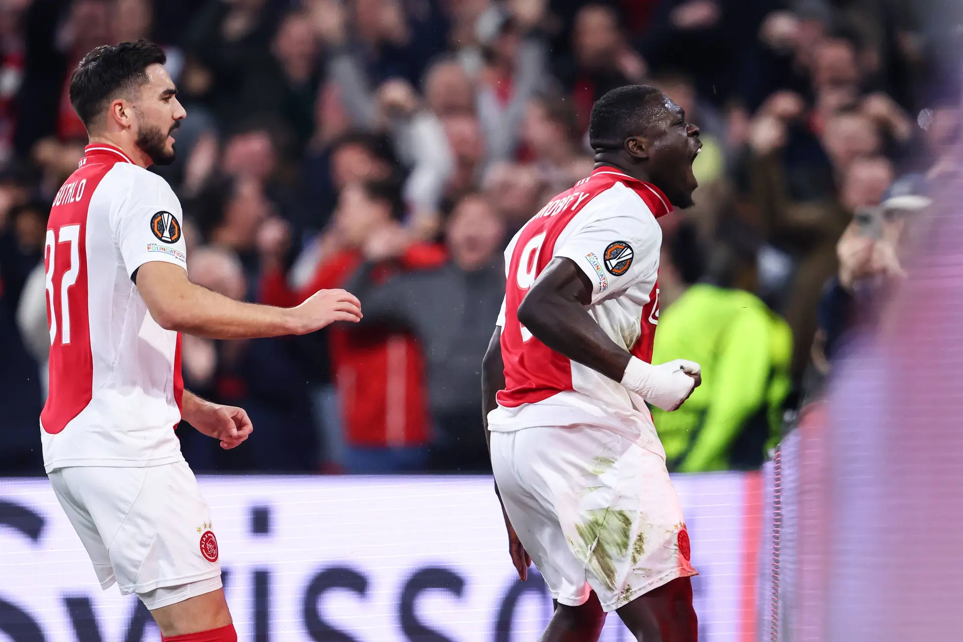 Rondom Ajax: 'Sutalo terug op trainingsveld; terugkeer Brobbey is nog onduidelijk'