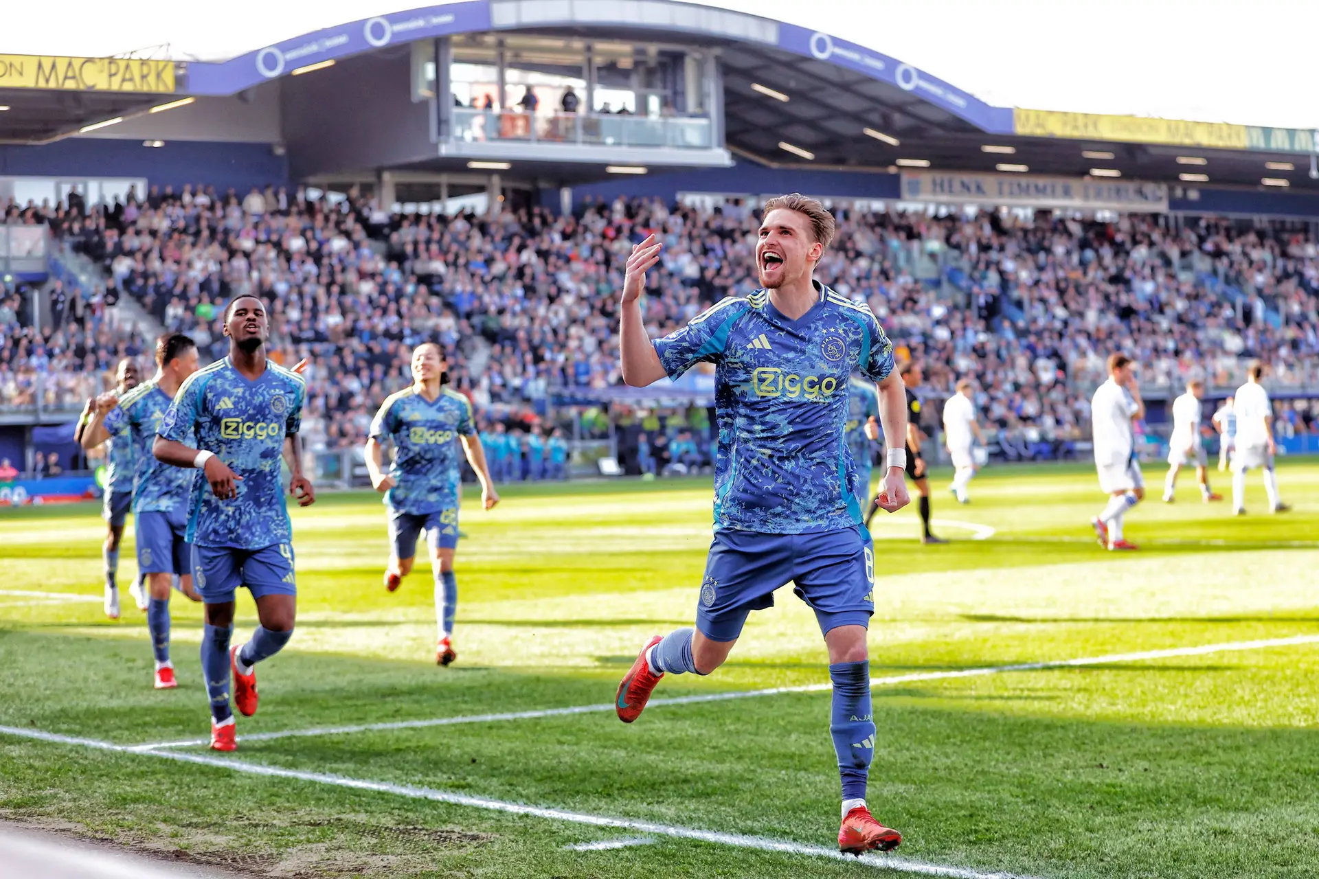 Stand Eredivisie: Ajax weet het gat met PSV weer terug te brengen naar acht punten