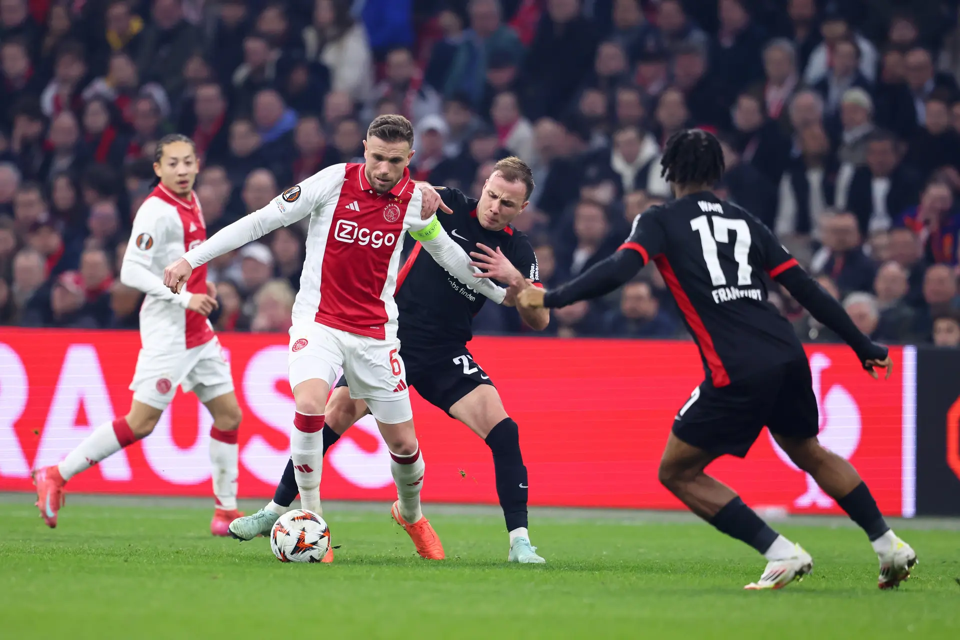 Henderson baalt van gele kaart en schorsing tegen Eintracht Frankfurt: 'Stupid'
