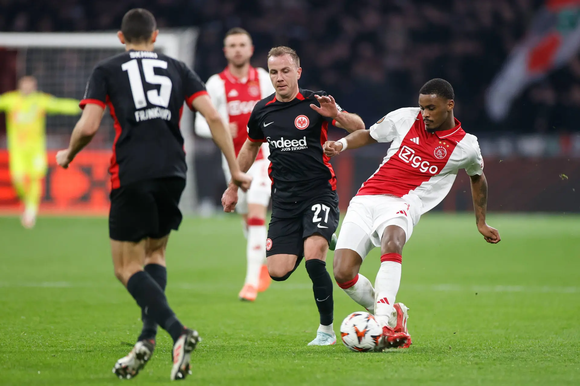 Hato gevraagd naar toekomst: 'Focus me nu op Ajax, op de Europa League en het kampioenschap'